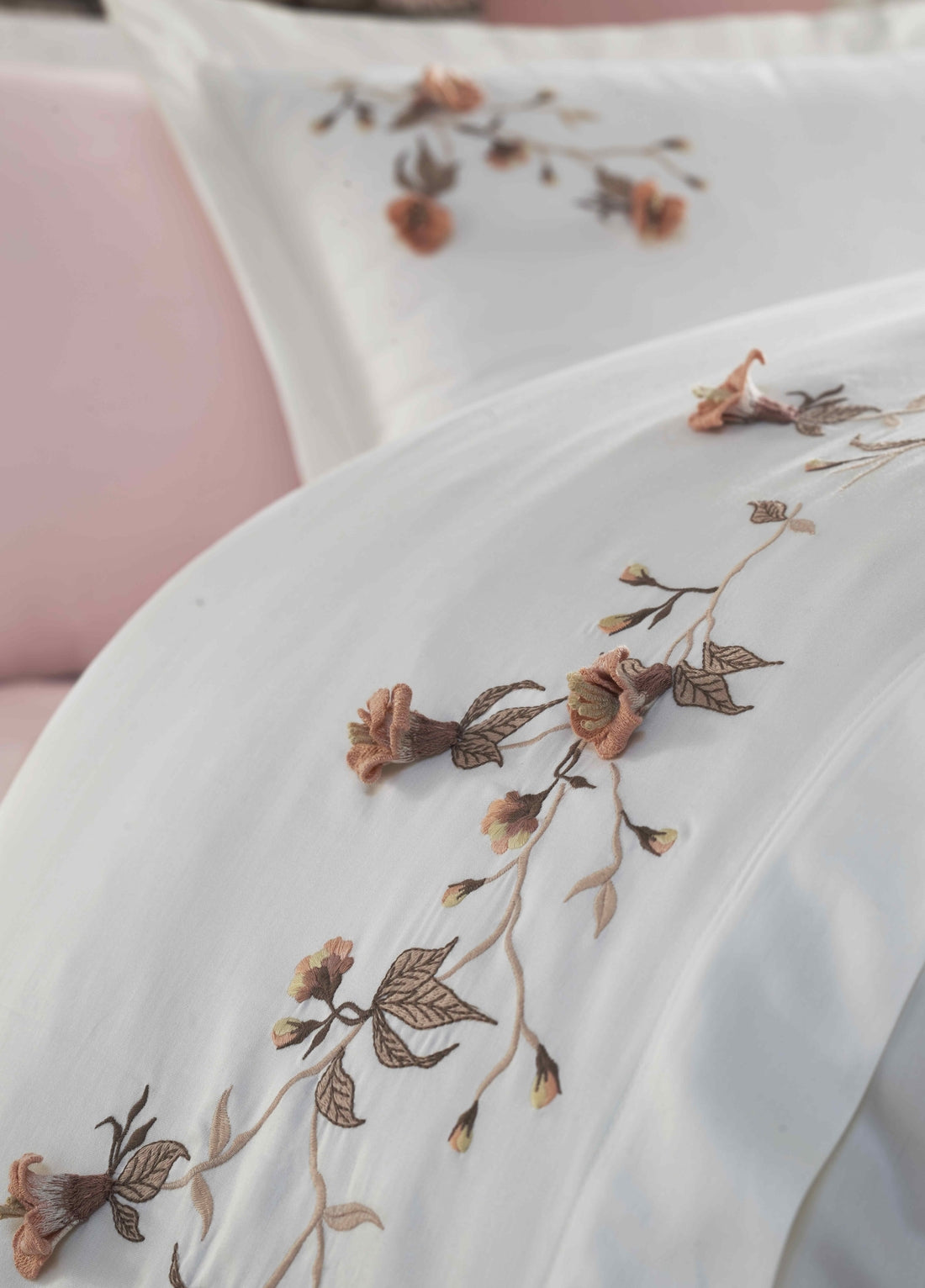 Anetta 3D Nakışlı Çift Kişilik Nevresim Takımı - Krem/Pudra