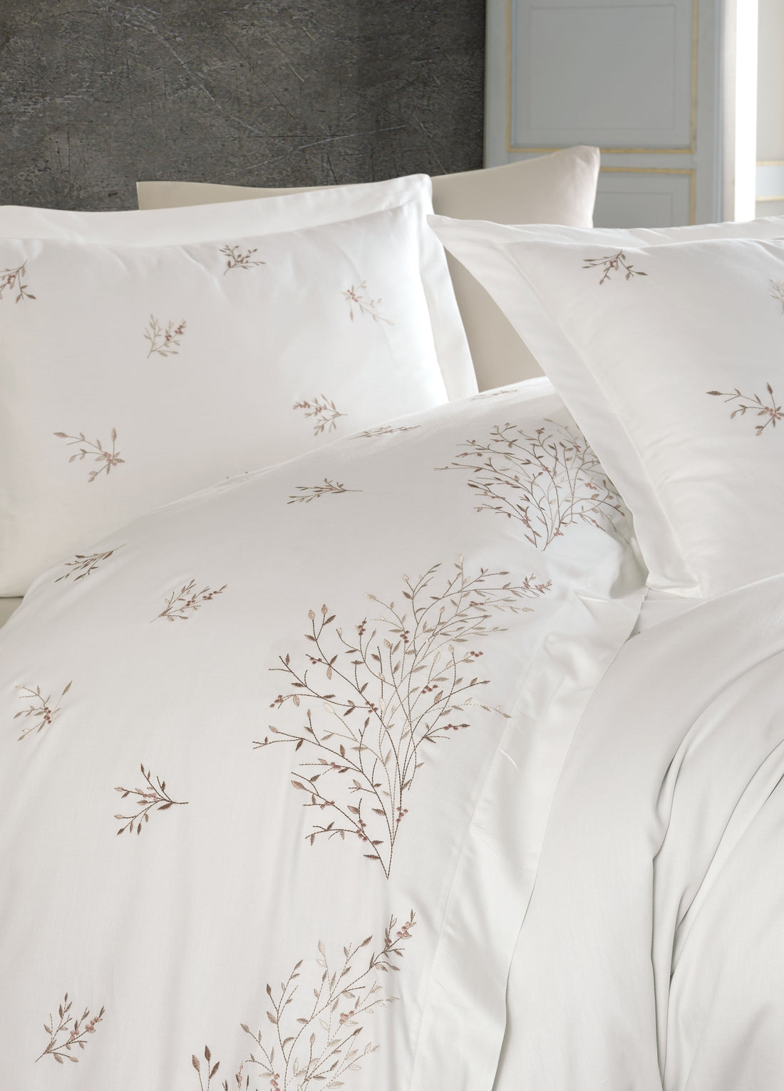 Комплект пододеяльников Century с вышивкой - кремовый