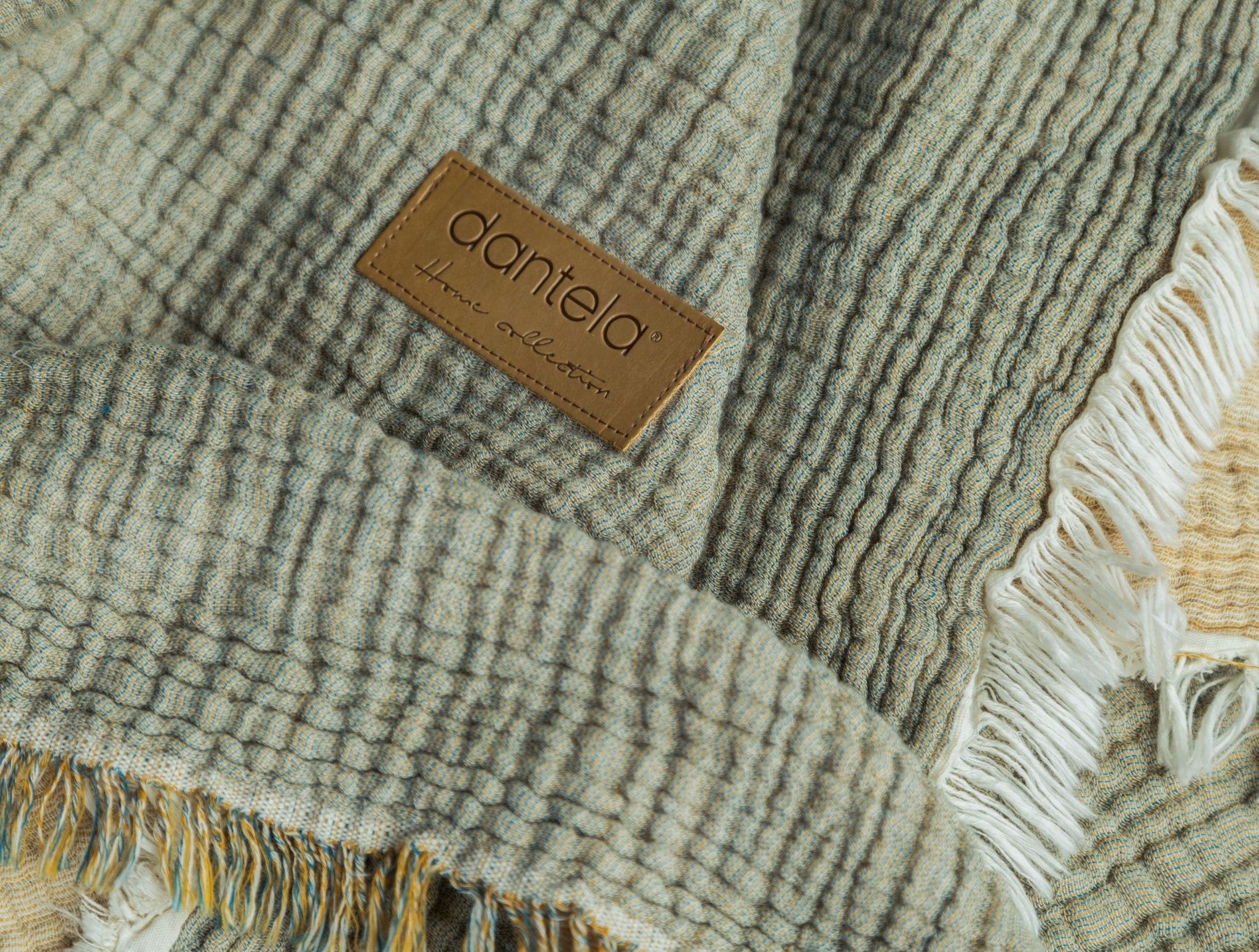 Camino Müslin 4 Katlı Yatak Örtüsü - Haki/Bej Kırçıllı