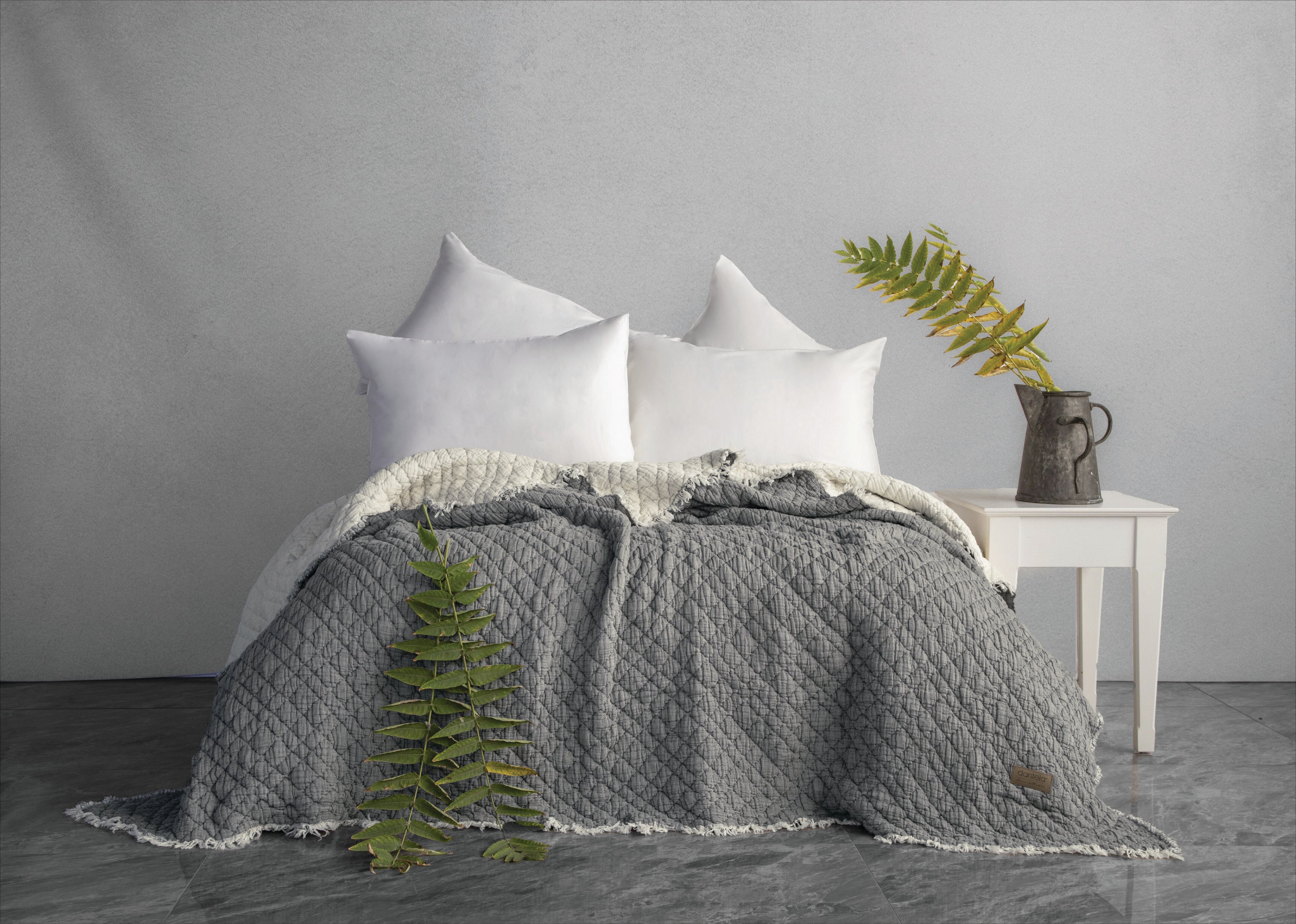 Cedric Polyester Dolgulu Yıkamalı Yatak Örtüsü - Antrasit