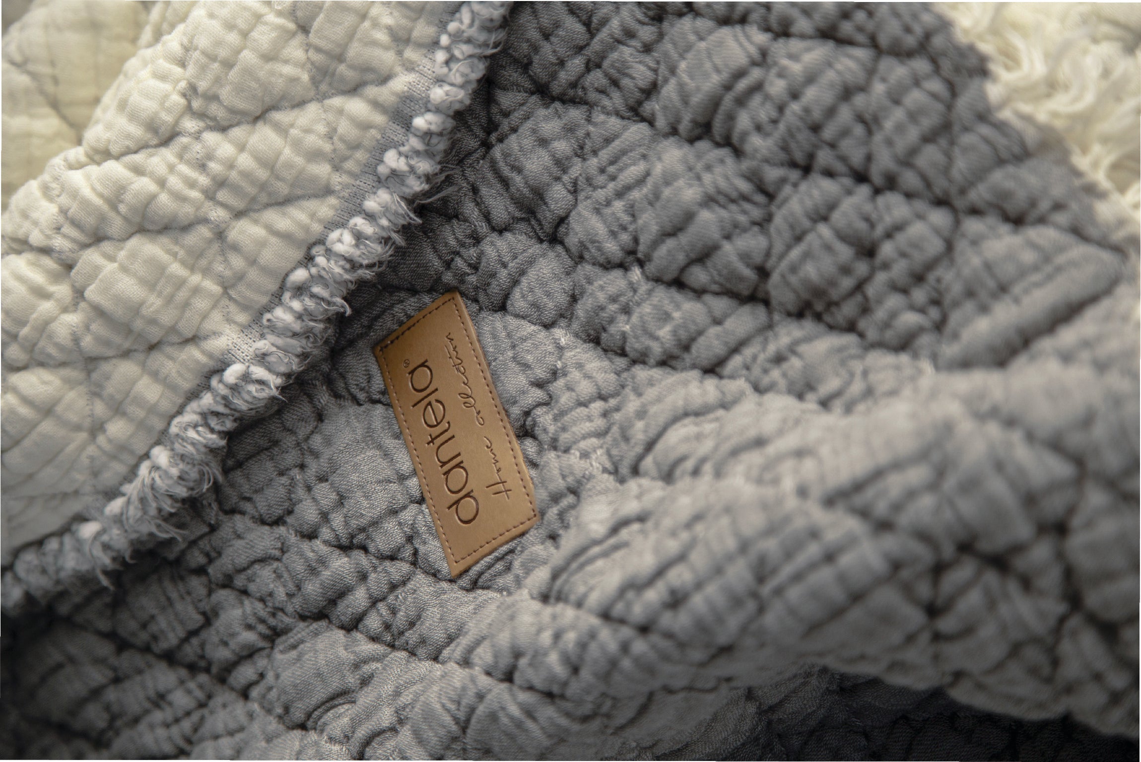 Cedric Polyester Dolgulu Yıkamalı Yatak Örtüsü - Antrasit