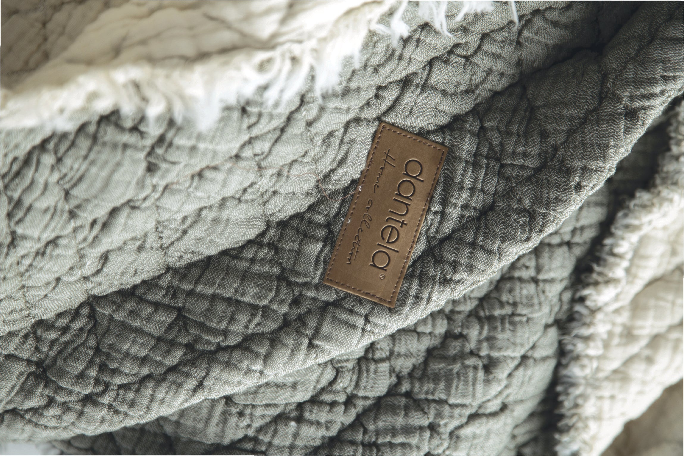 Cedric Polyester Dolgulu Yıkamalı Yatak Örtüsü - Haki