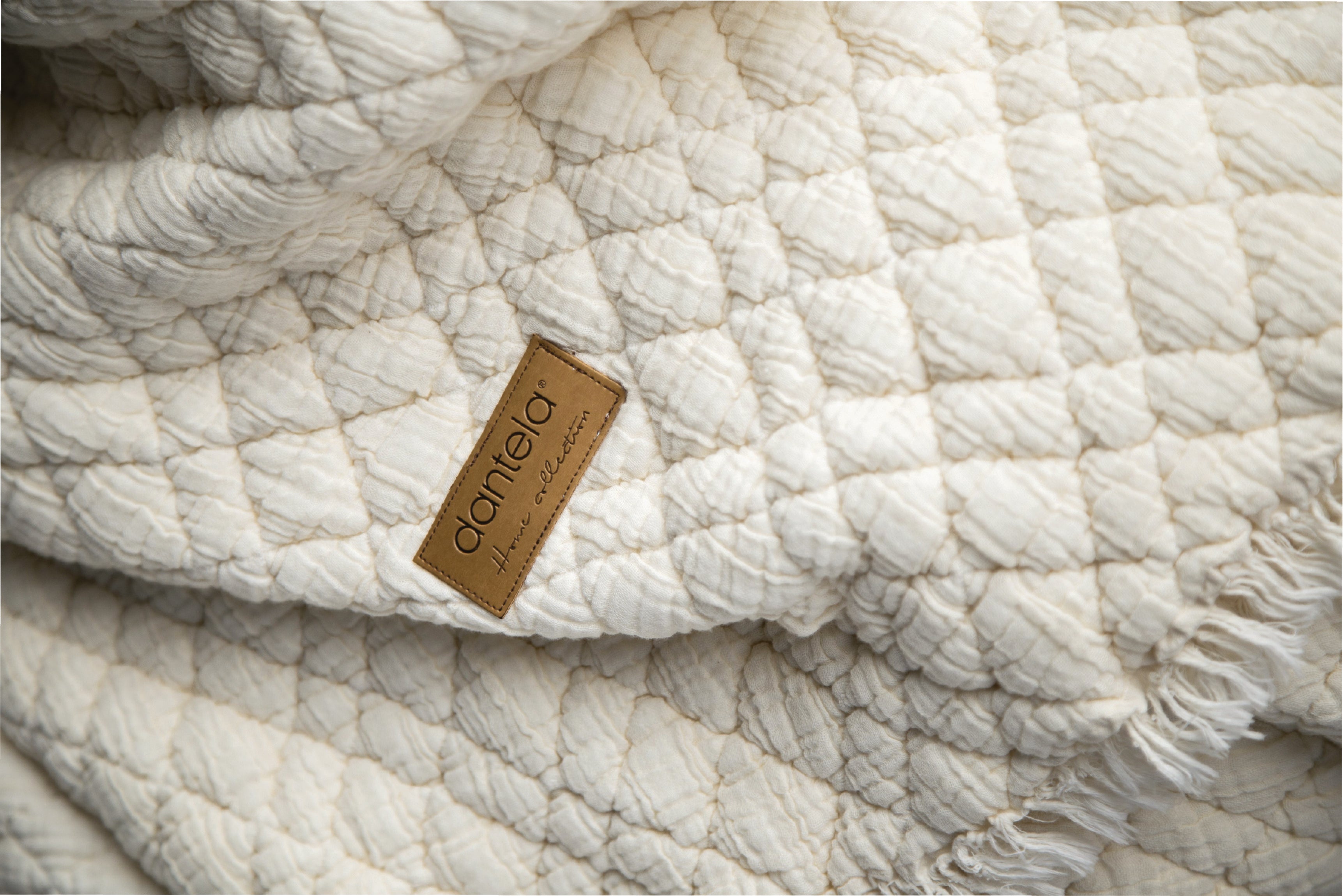 Cedric Polyester Dolgulu Yıkamalı Yatak Örtüsü - Krem