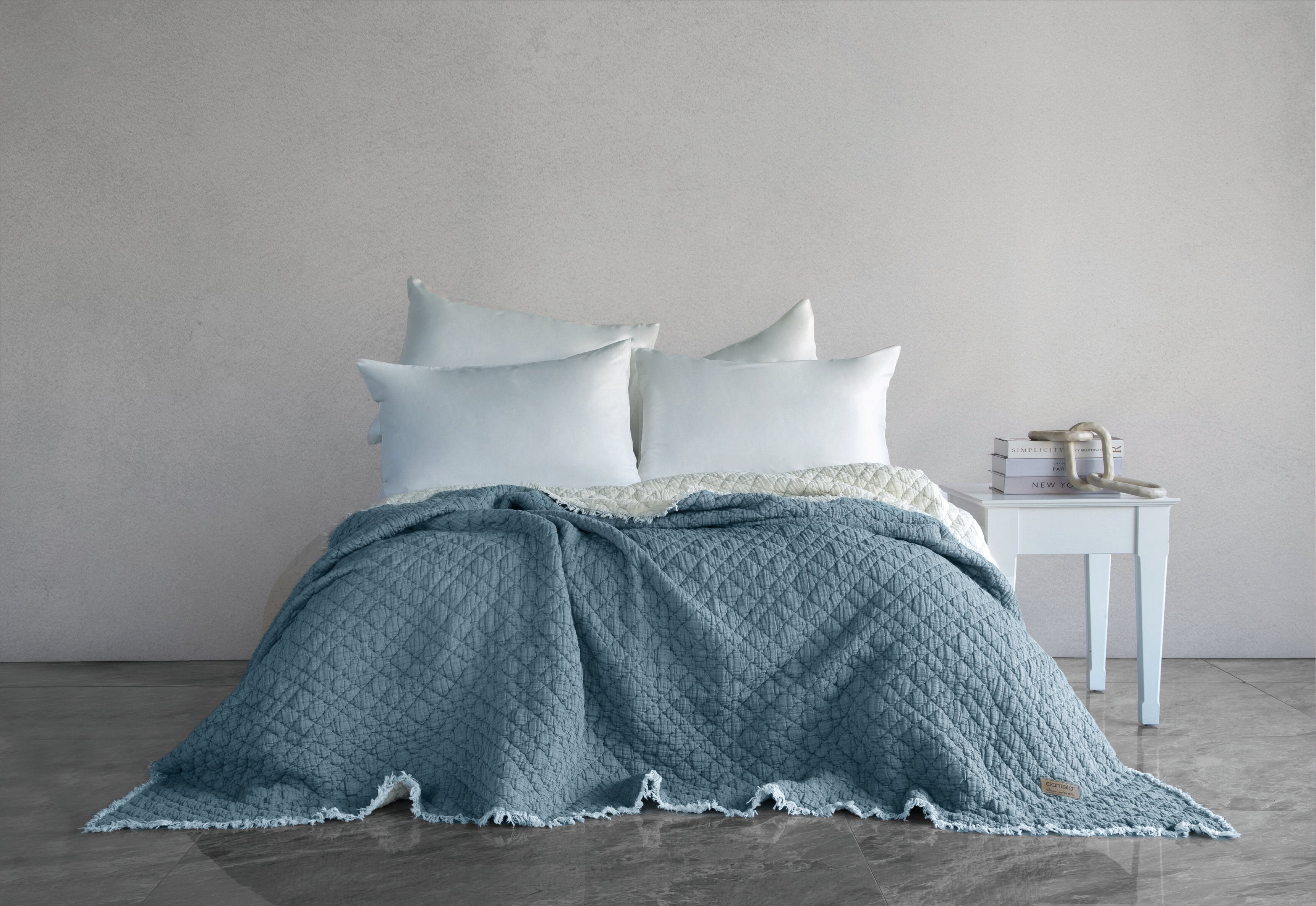 Cedric Polyester Dolgulu Yıkamalı Yatak Örtüsü - Lacivert