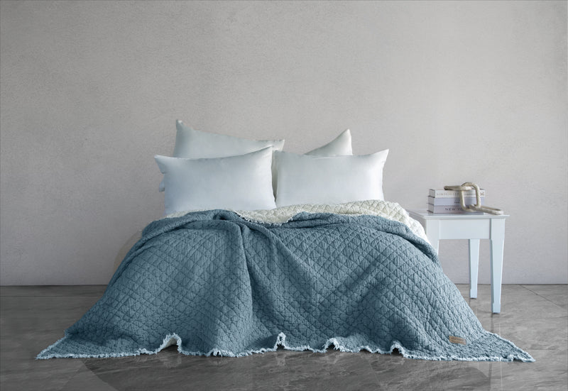 Cedric Polyester Dolgulu Yıkamalı Yatak Örtüsü - Lacivert