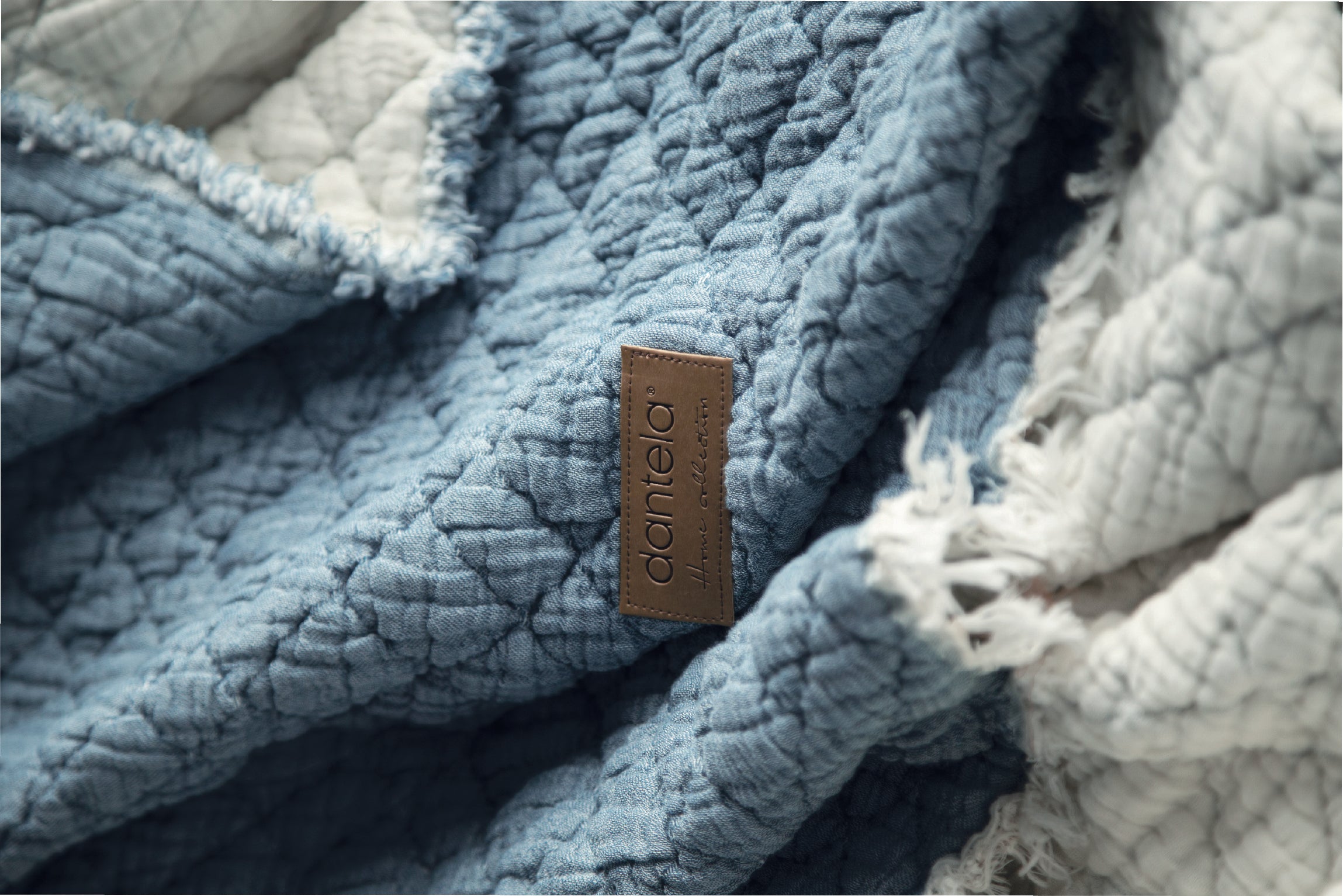 Cedric Polyester Dolgulu Yıkamalı Yatak Örtüsü - Lacivert