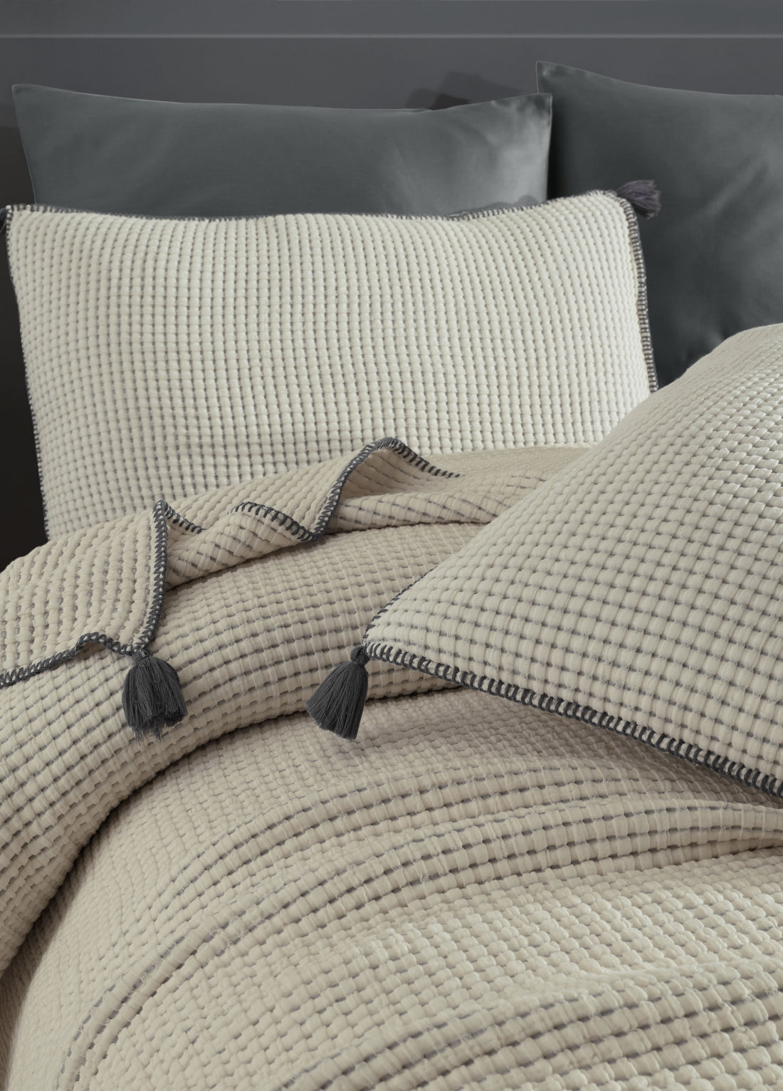 Drina Çift Kişilik Püsküllü Yatak Örtüsü Seti - Antrasit