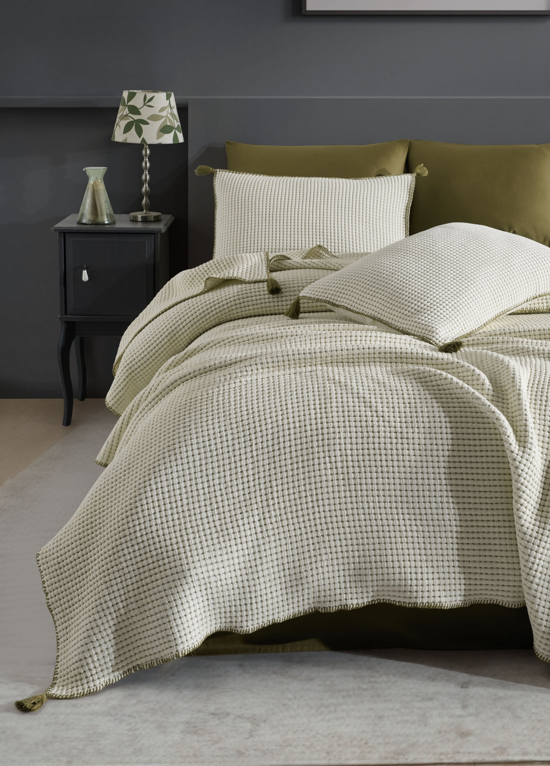 Drina Çift Kişilik Püsküllü Yatak Örtüsü Seti - Haki