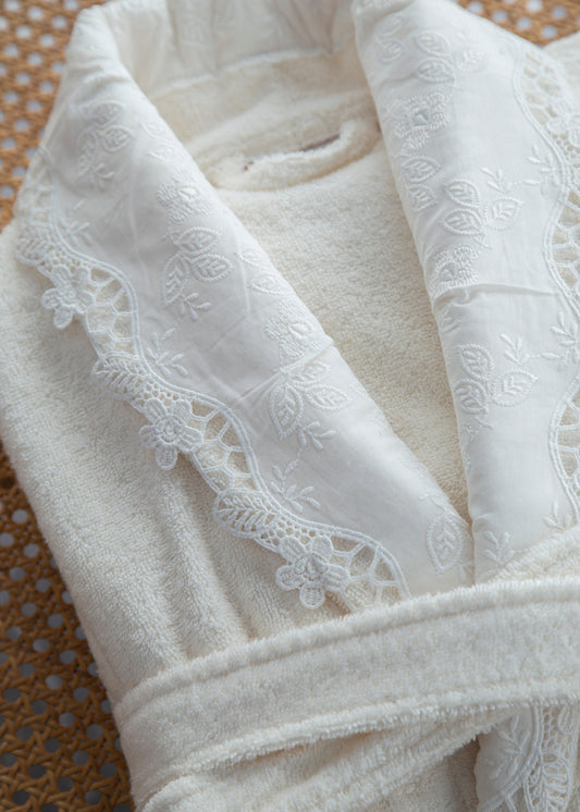 Cındy 6'lı Brode Güpürlü Pamuk Bornoz Seti - Krem/Krem