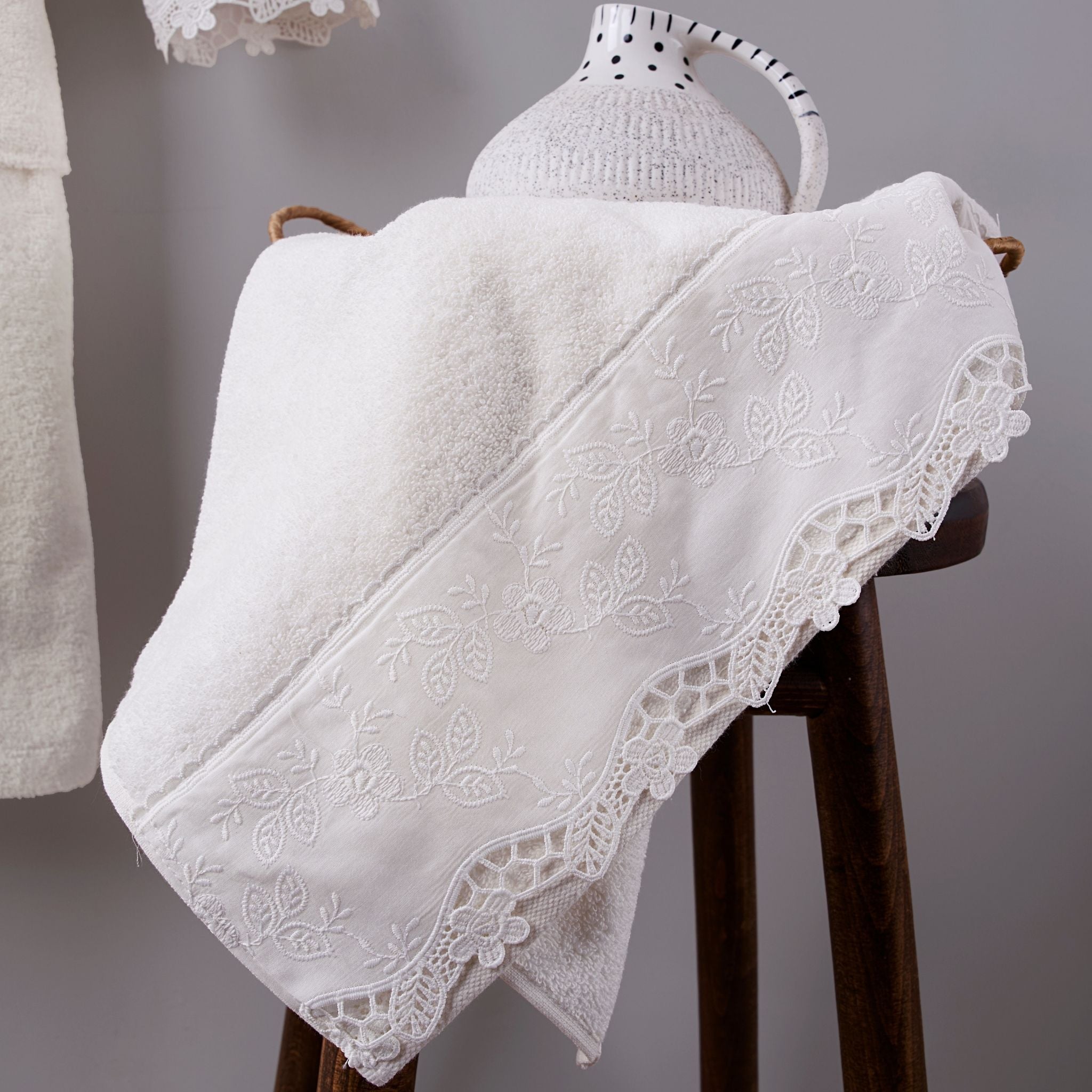 Cındy Tekli Pamuklu Güpürlü Bornoz Seti