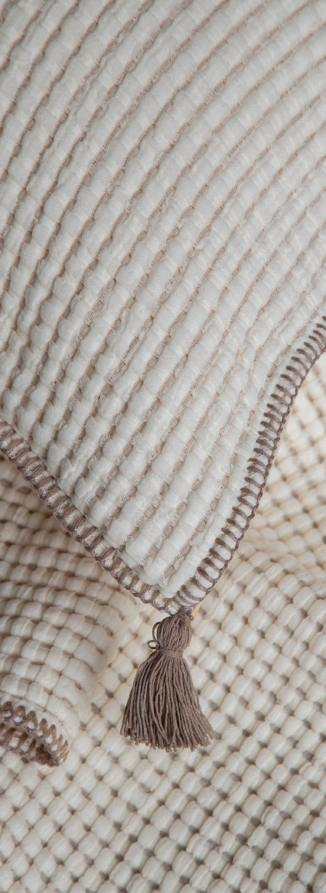 Drina Çift Kişilik Püsküllü Yatak Örtüsü & Pike Takımı - Bej