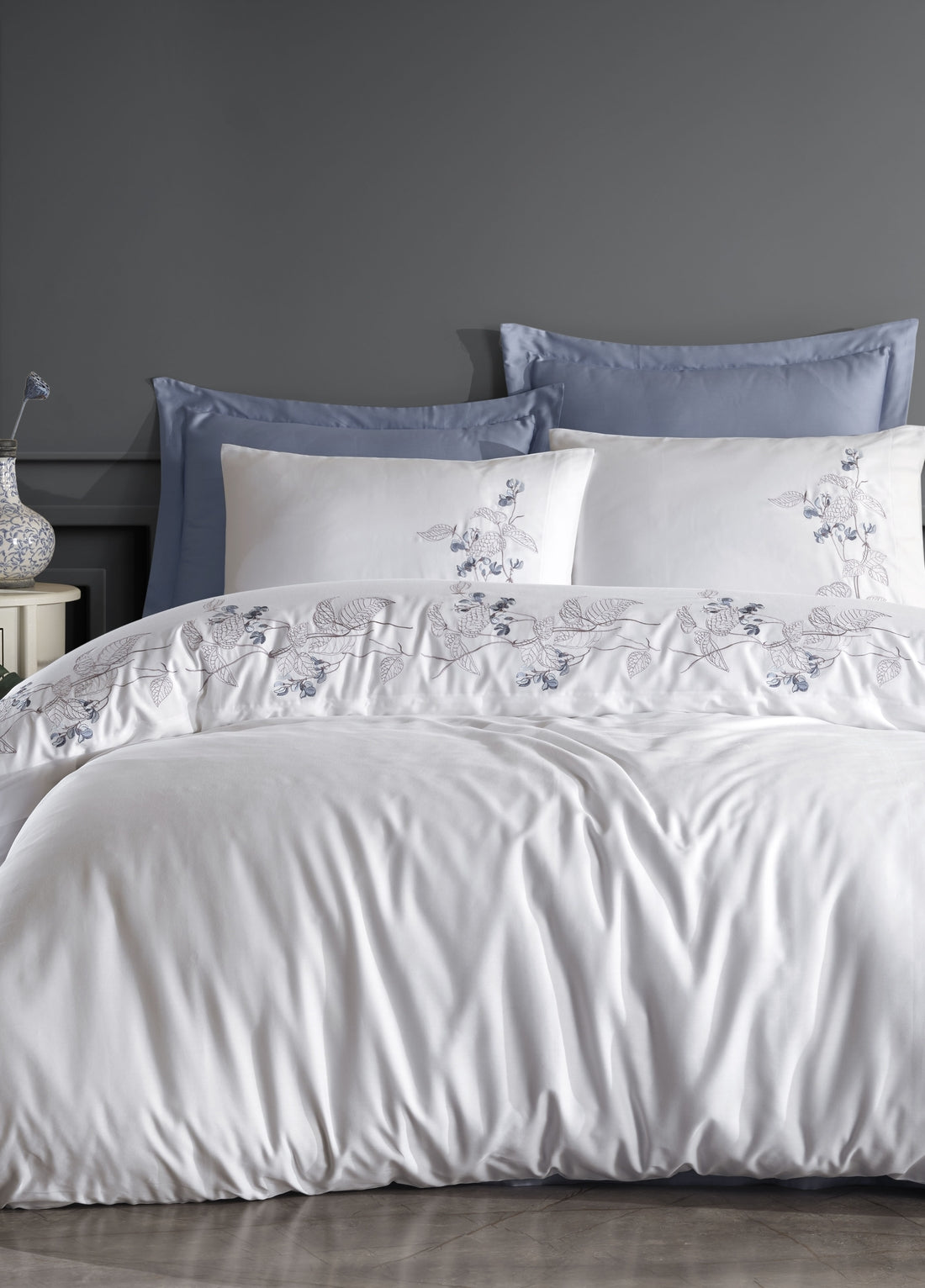 Комплект пододеяльников с вышивкой Efra - Белый