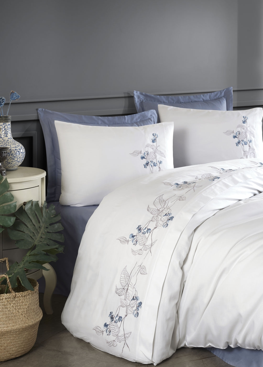 Комплект пододеяльников с вышивкой Efra - Белый