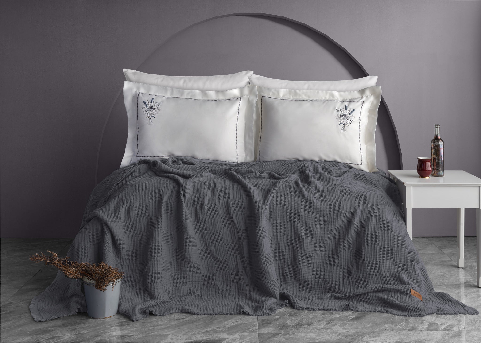 Garden Nakışlı EL-İŞİ Kırlent & Örtü Takımı - Antrasit