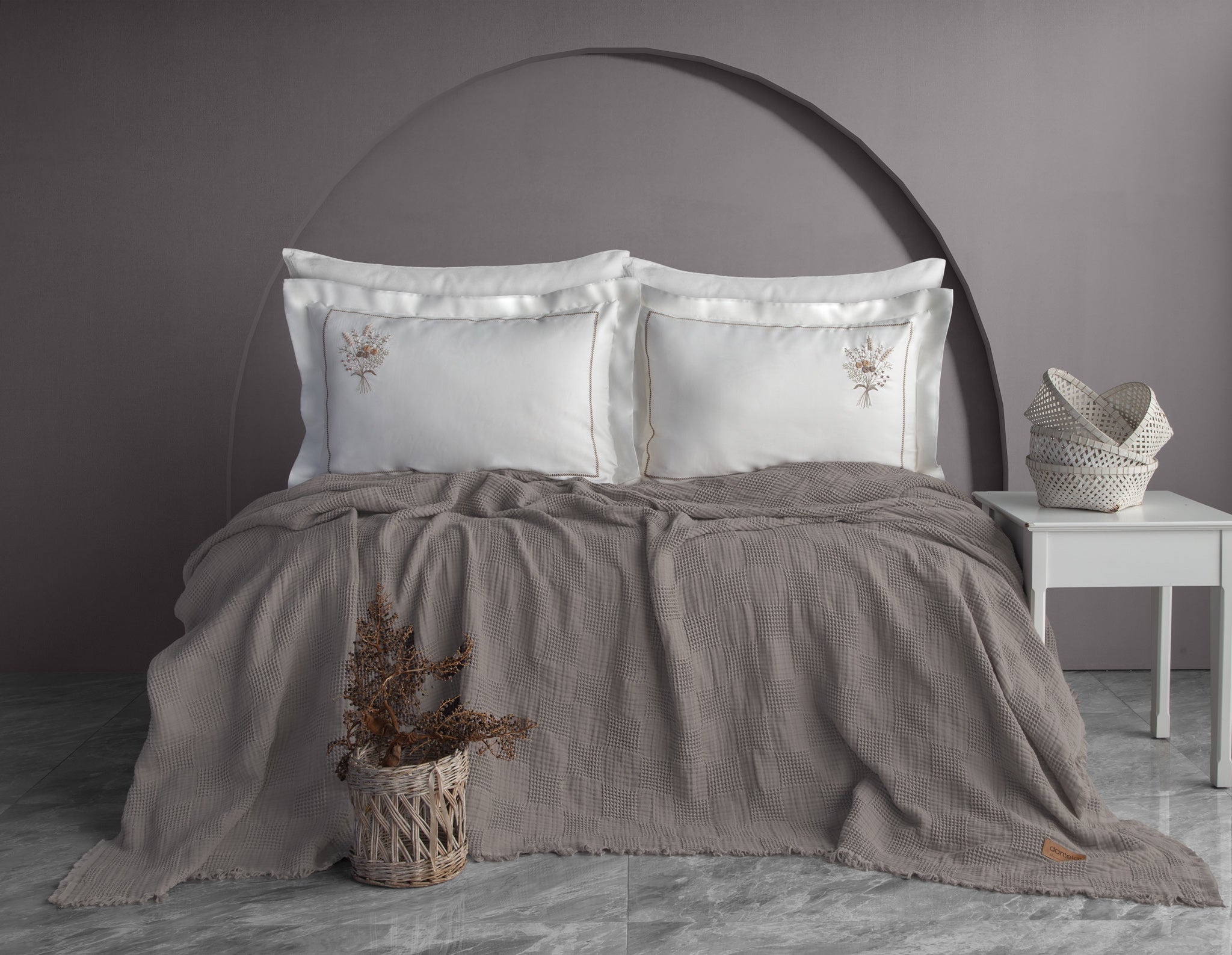 Garden Nakışlı EL-İŞİ Kırlent & Örtü Takımı - Bej