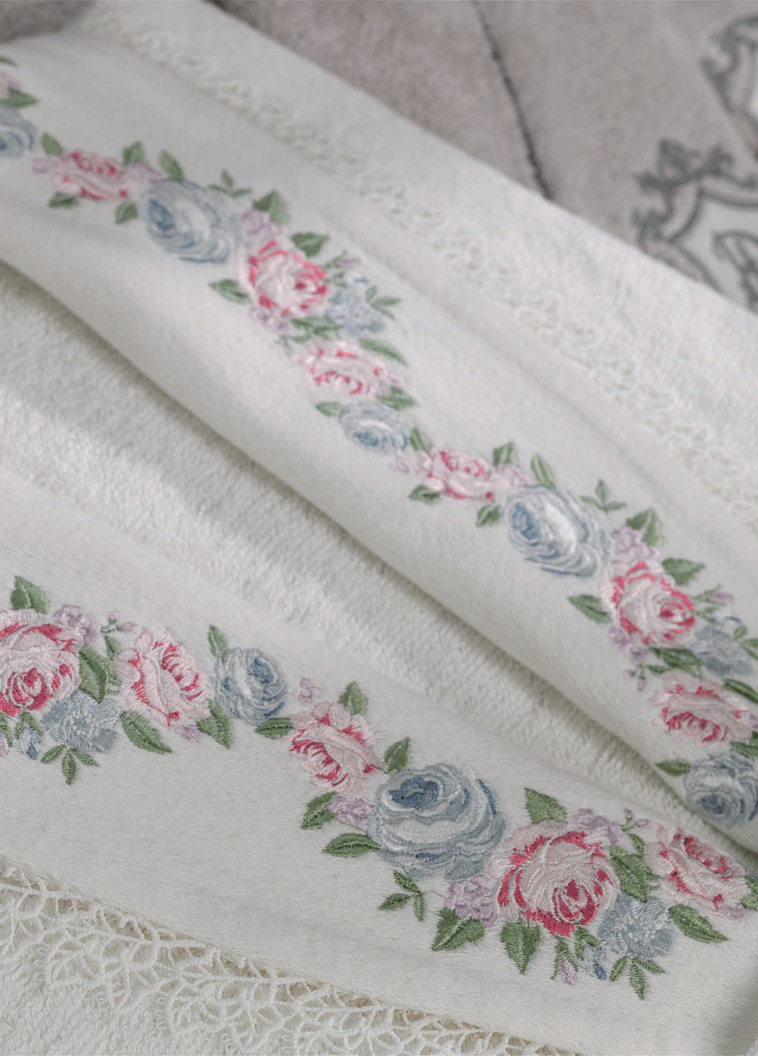 Lara Gipürlü 8 Parça Bambu Bornoz Seti - Krem/Taş