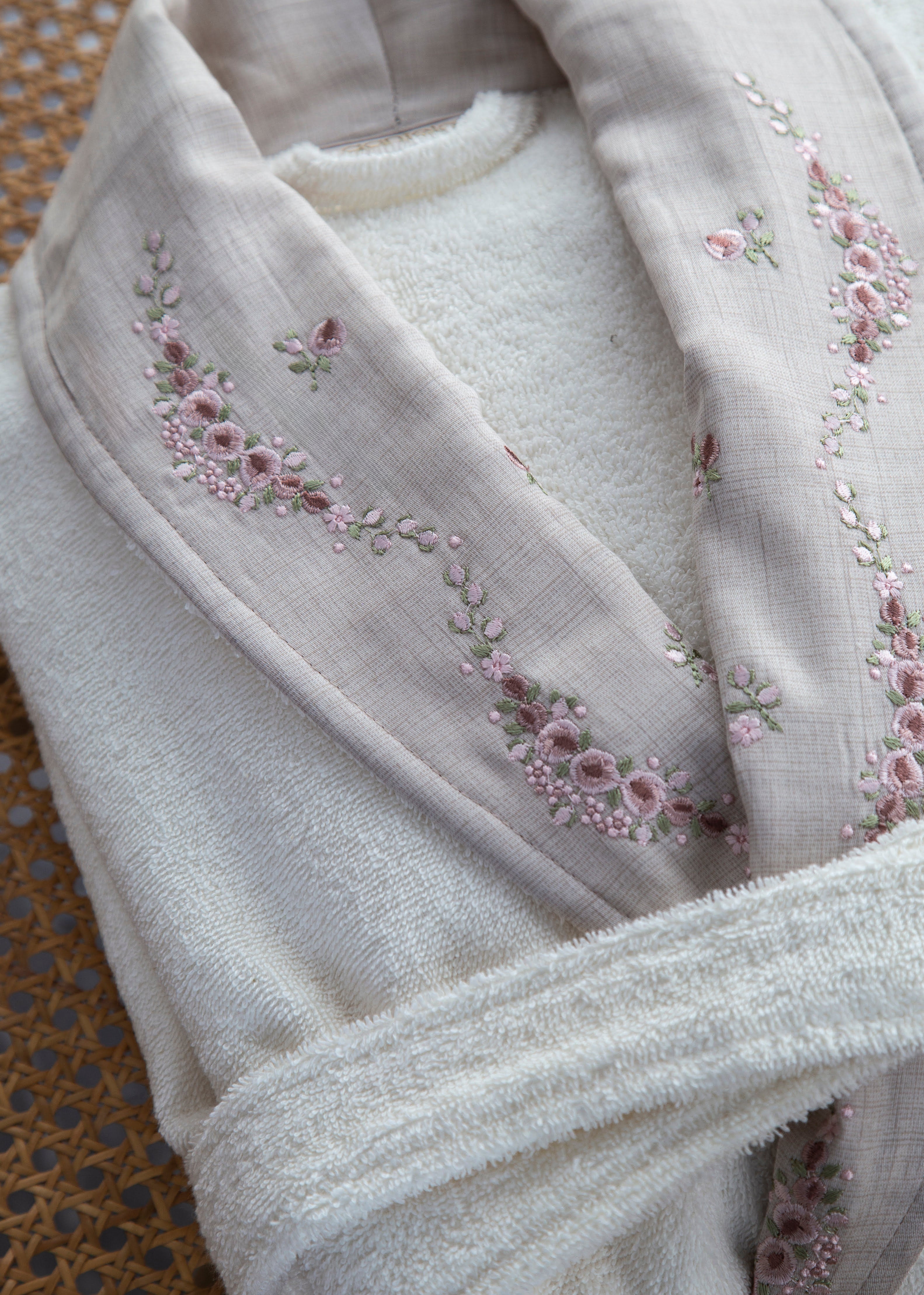 Hera 6'lı Nakışlı Pamuk Bornoz Seti - Krem/Bej