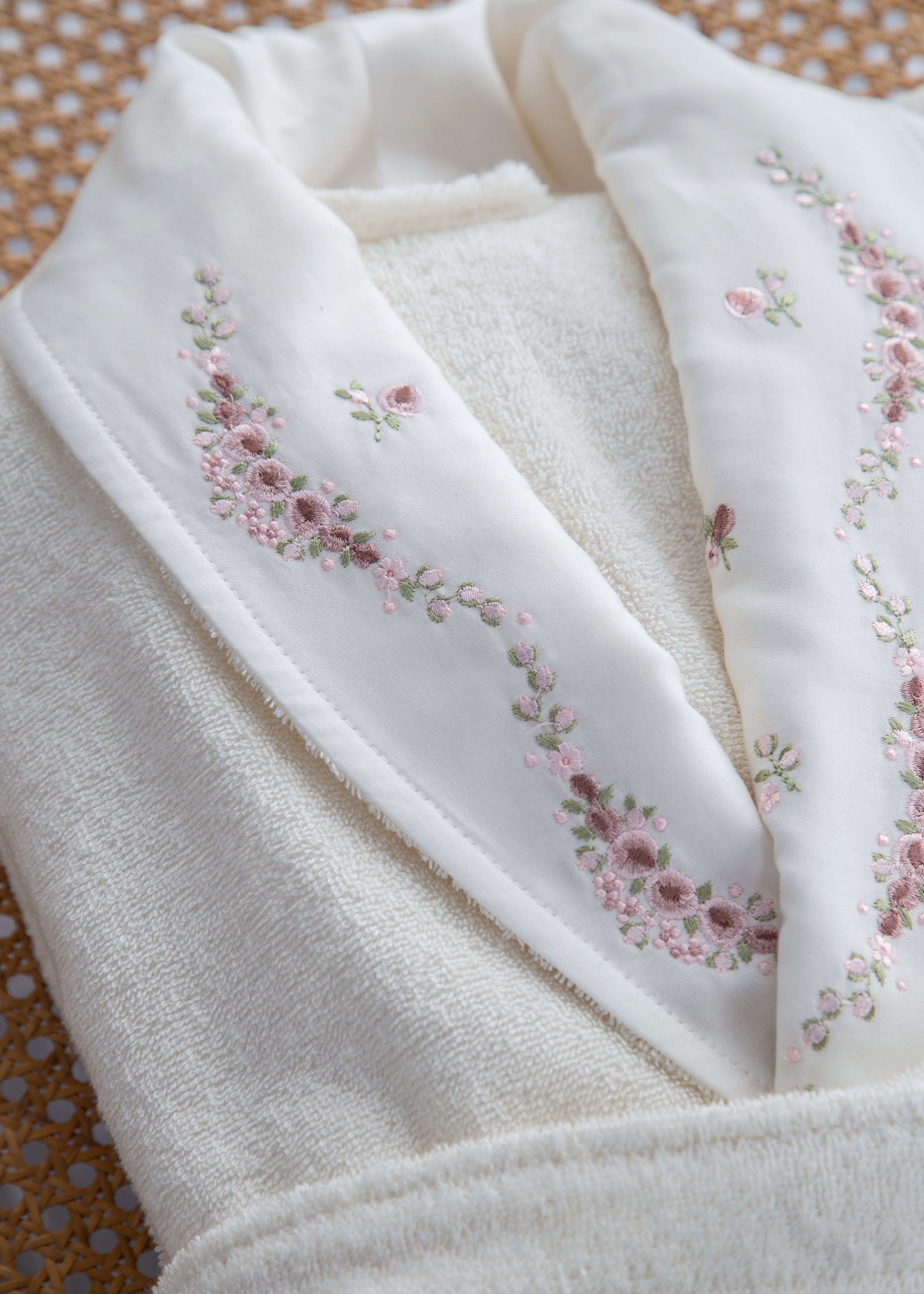 Hera 6'lı Nakışlı Pamuk Bornoz Seti - Krem/Krem