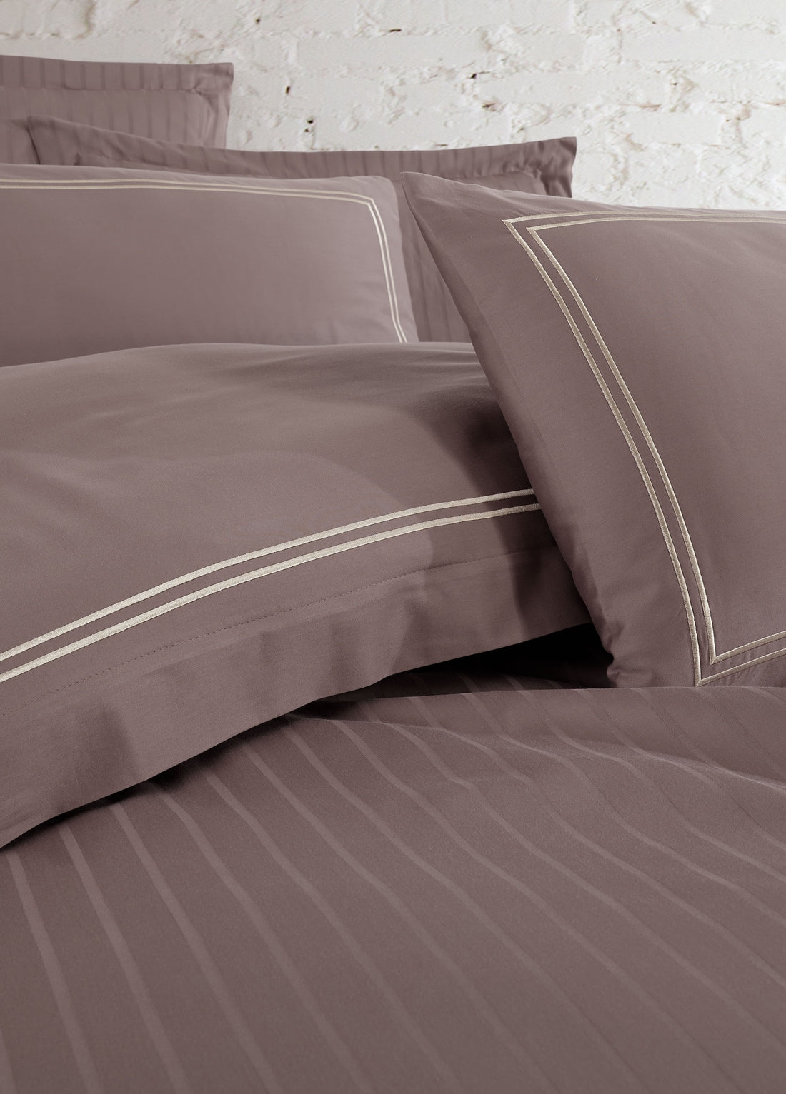 İmge Nakışlı Pamuk Saten Yollu Nevresim Takımı - Açık Kahve