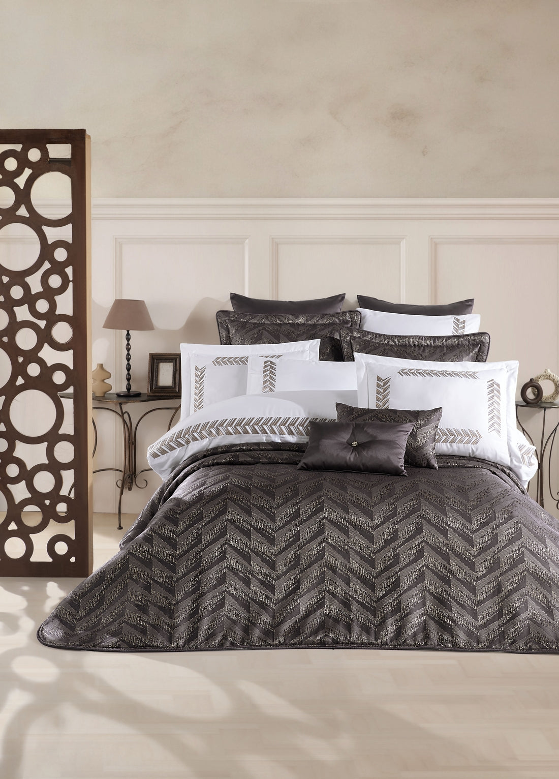 Комплект покрывала Emily из жаккардового волокна - антрацит