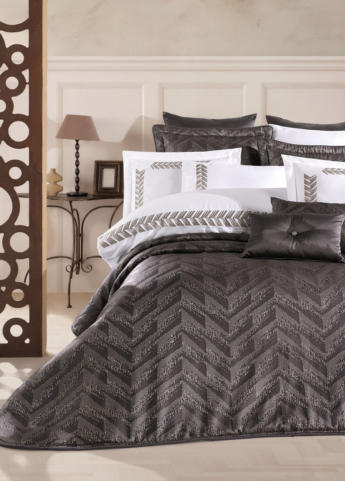 Комплект покрывала Emily из жаккардового волокна - антрацит