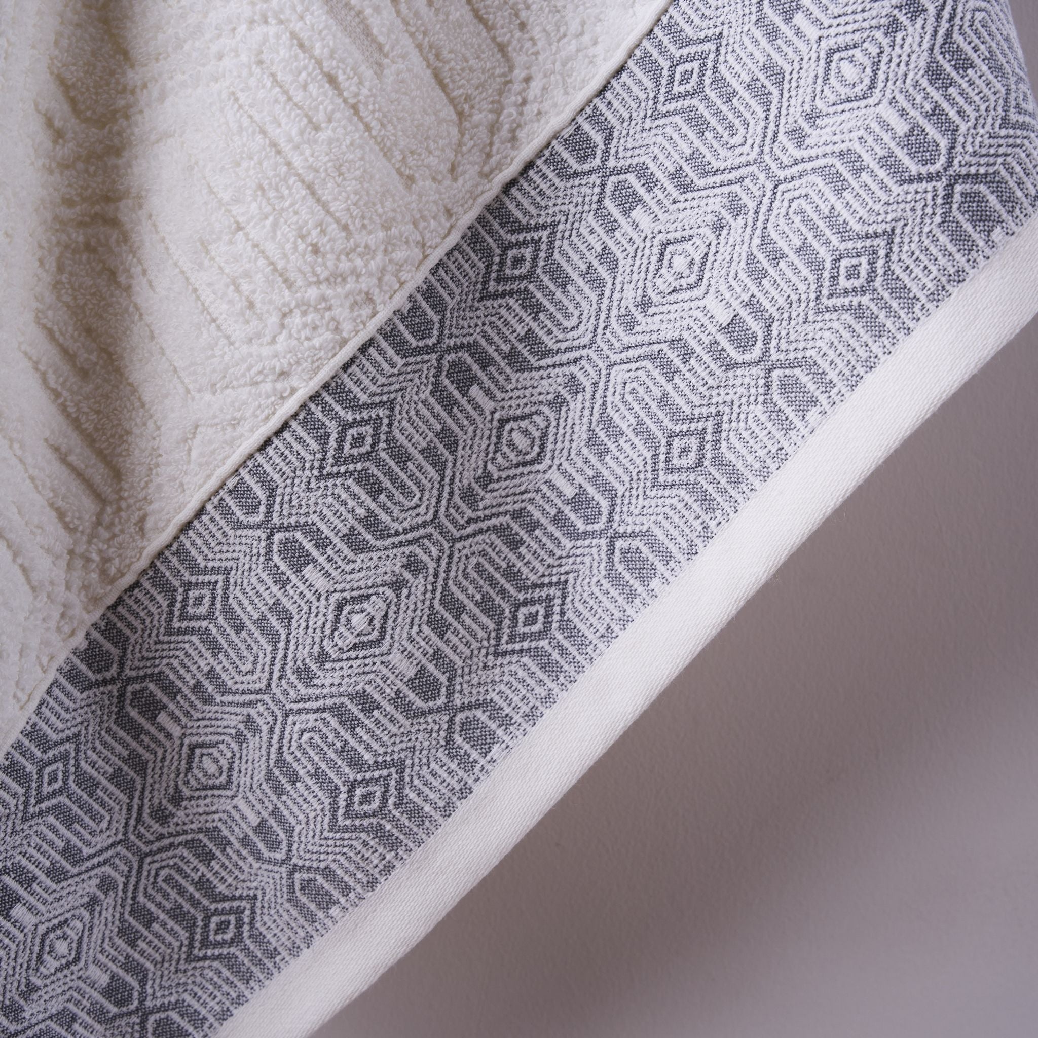 Lal Pamuklu Jakarlı Tek Kadın Bornoz - Krem