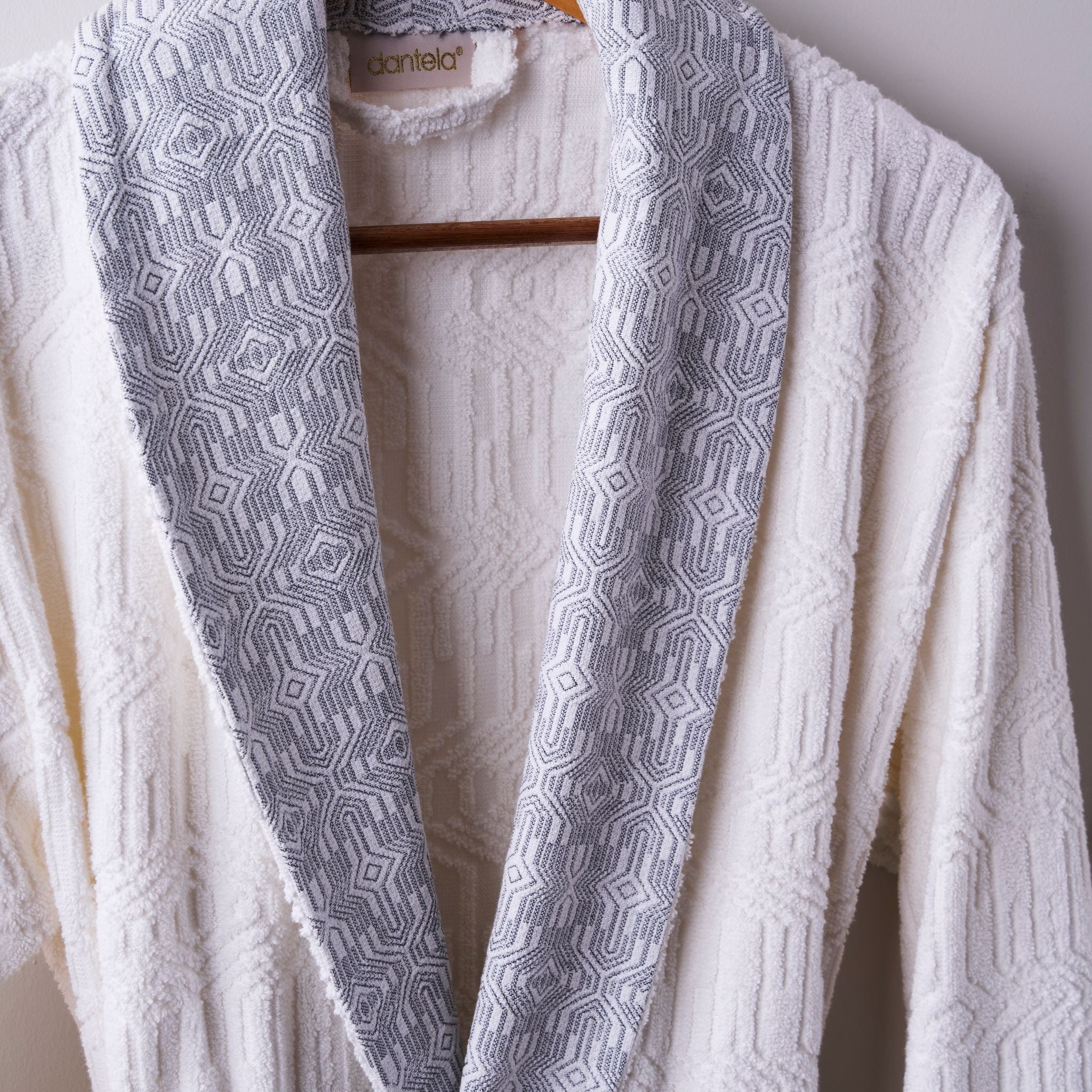 Lal Pamuklu Jakarlı Tek Kadın Bornoz - Krem