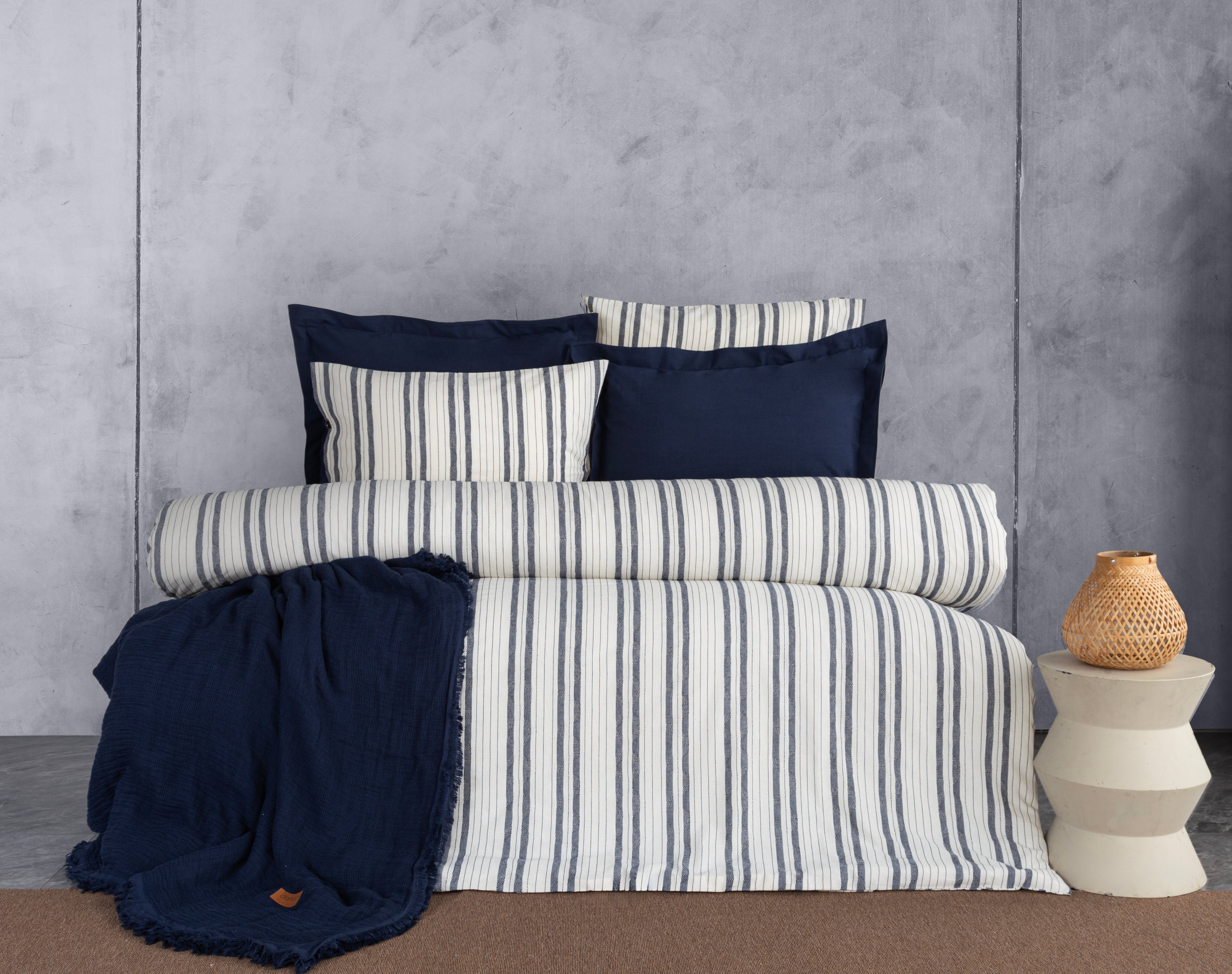 Linea Çizgili Nevresim Takımı & Pike Seti - Lacivert