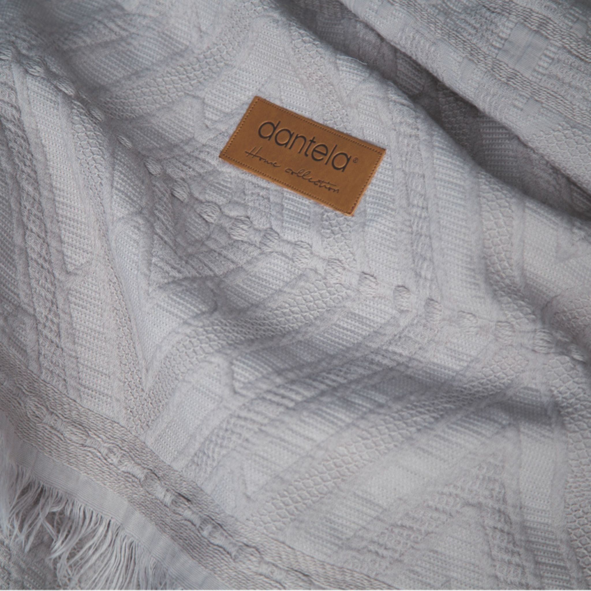 Lumia Etnik Desen Yatak Örtüsü - Açık Gri