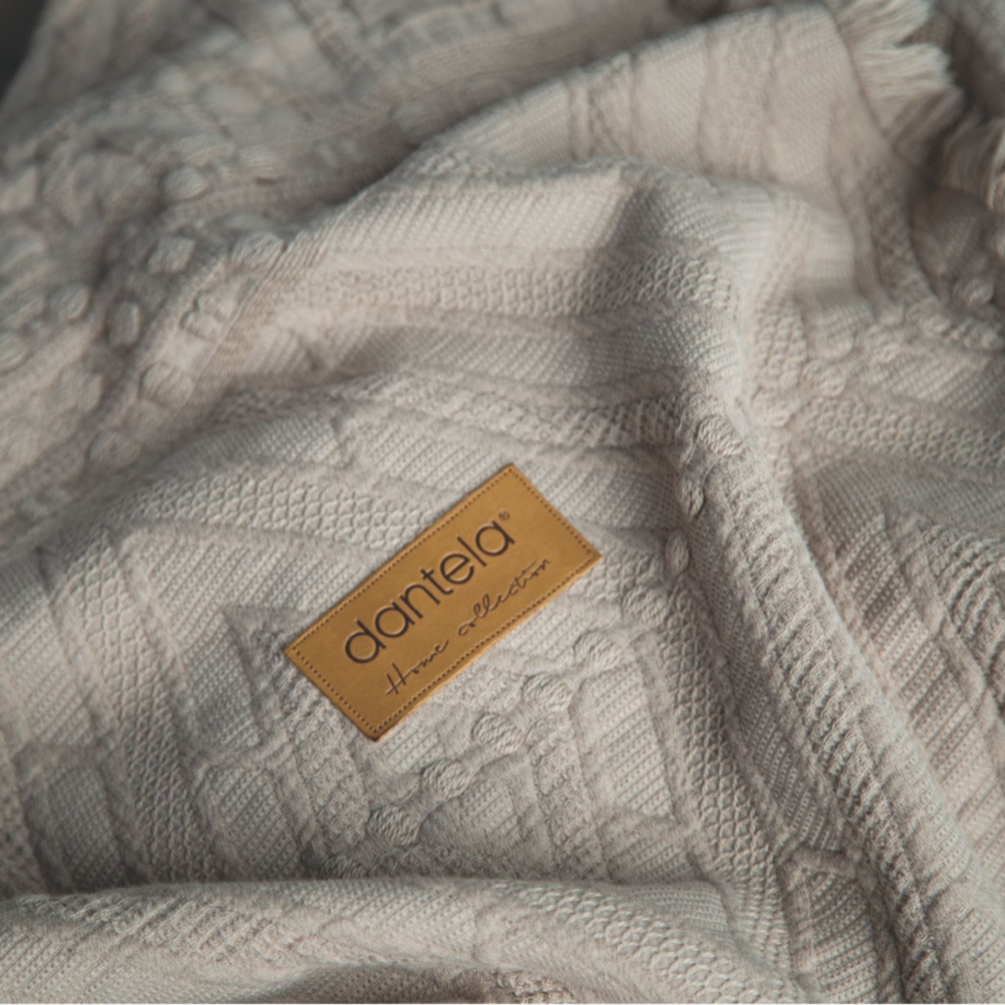 Lumia Etnik Desen Yatak Örtüsü - Bej