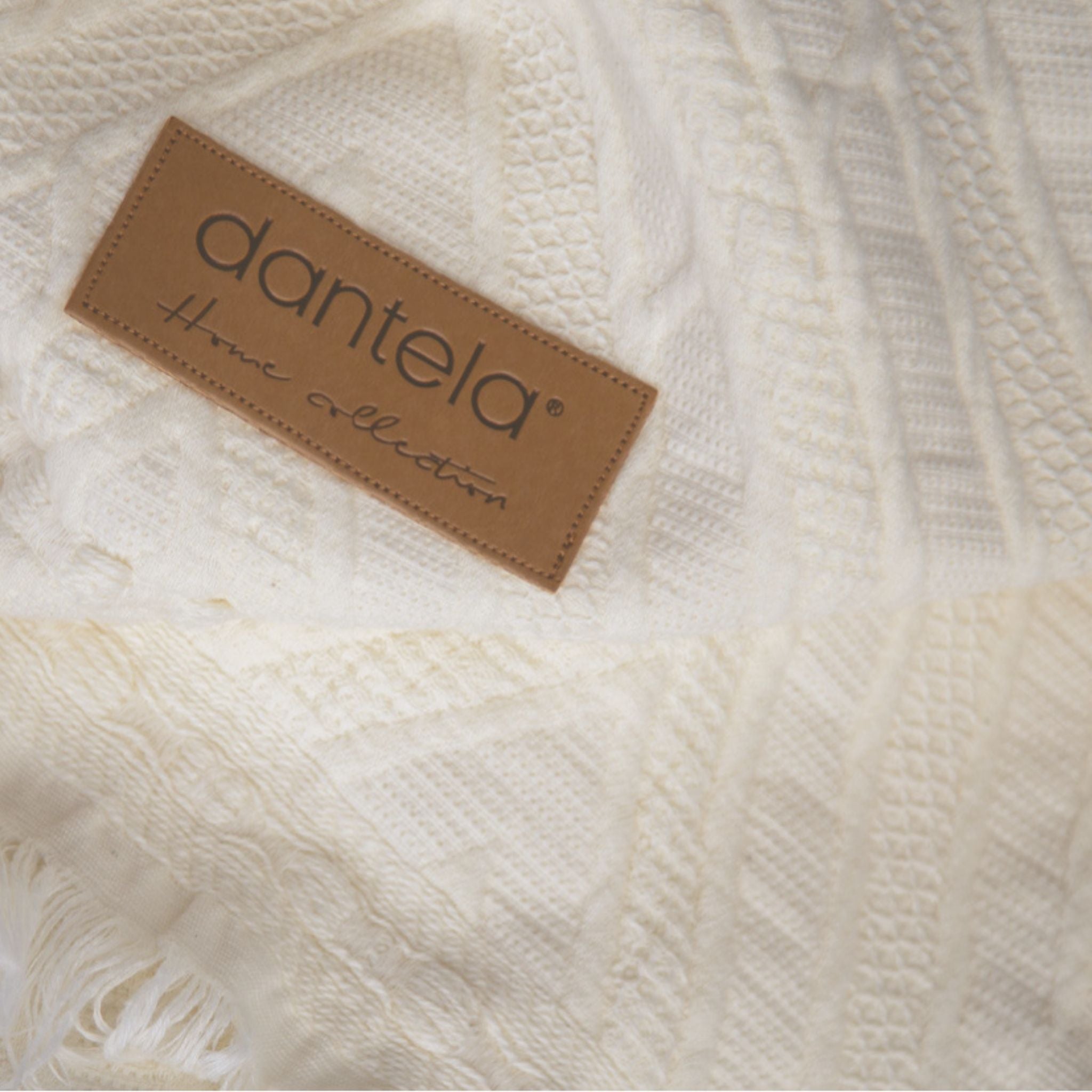 Lumia Etnik Desen Yatak Örtüsü - Krem