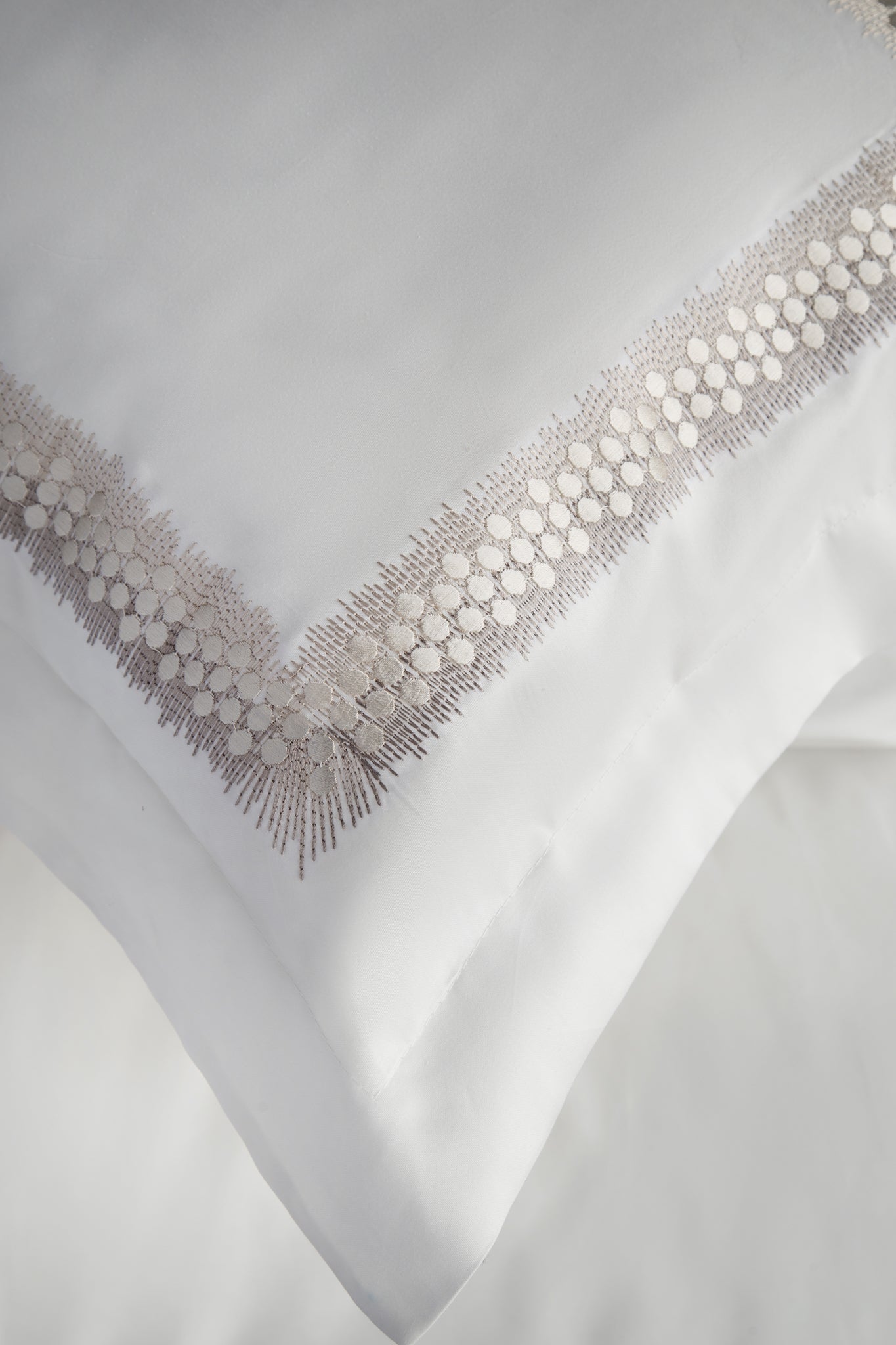 Montana Nakışlı Pamuk Saten Nevresim Takımı - Krem