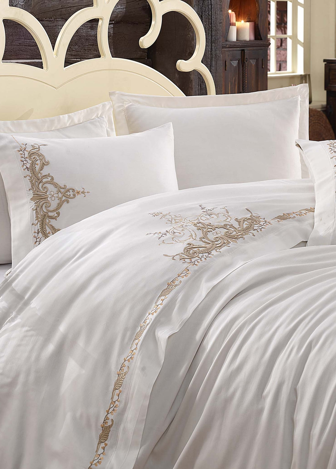 Olivia Nakışlı Çift Kişilik Nevresim Takımı - Bej