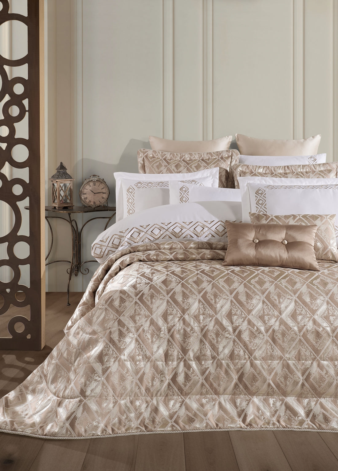 Valentina Nakışlı Nevresim & Jakarlı Elyaflı Yatak Örtüsü Seti