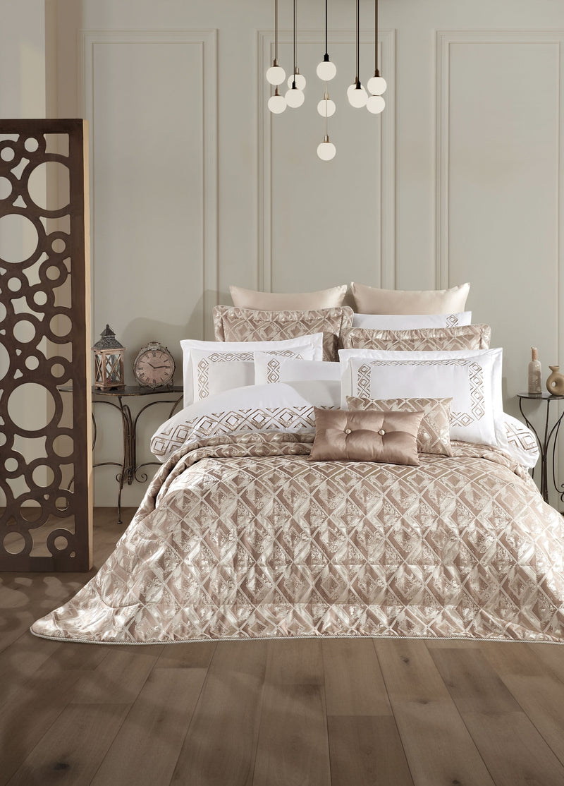 Valentina Nakışlı Nevresim & Jakarlı Elyaflı Yatak Örtüsü Seti