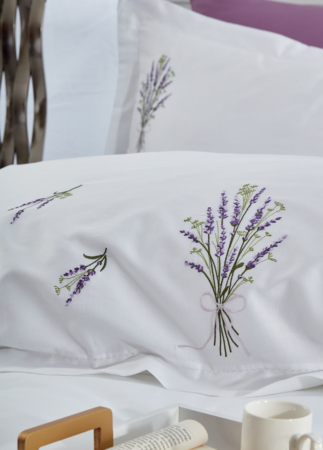 Lavender Nakışlı Pamuk Saten Nevresim Takımı - Beyaz