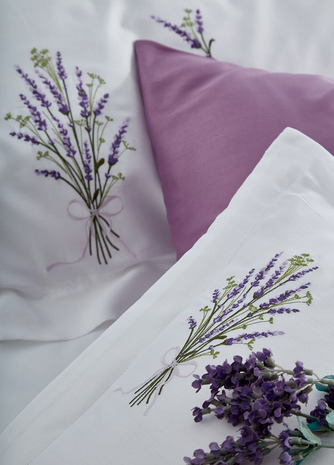 Lavender Nakışlı Pamuk Saten Nevresim Takımı - Beyaz