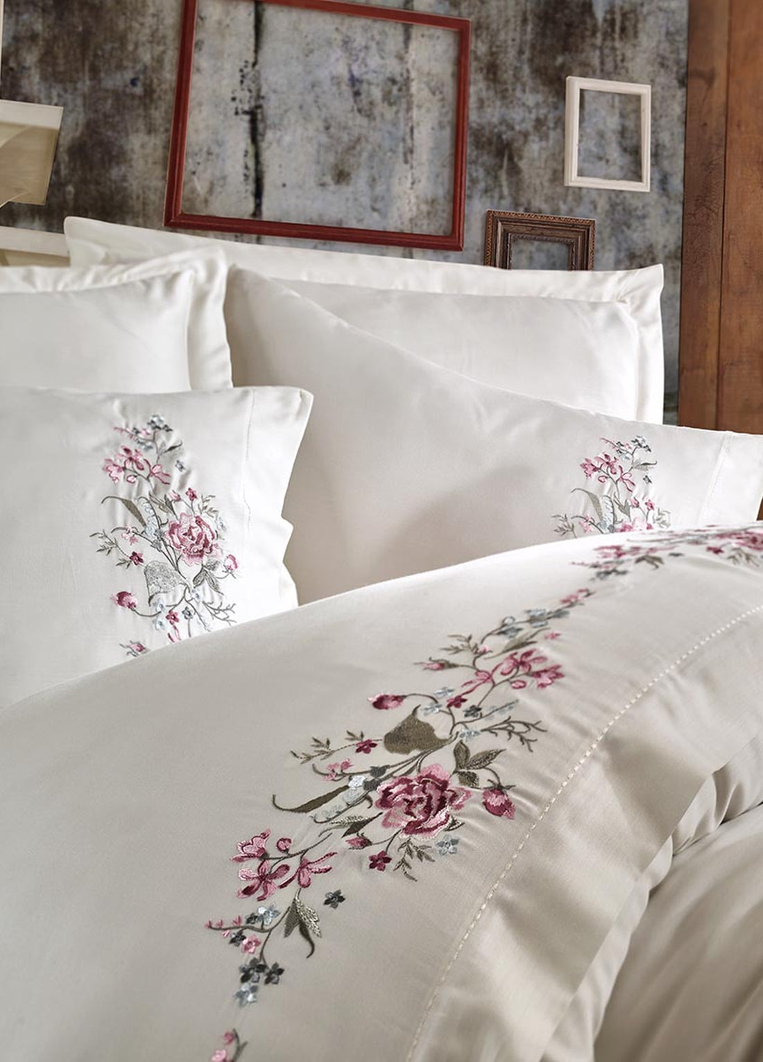 Двойной пододеяльник из хлопкового атласа с вышивкой Efsa — кремовый