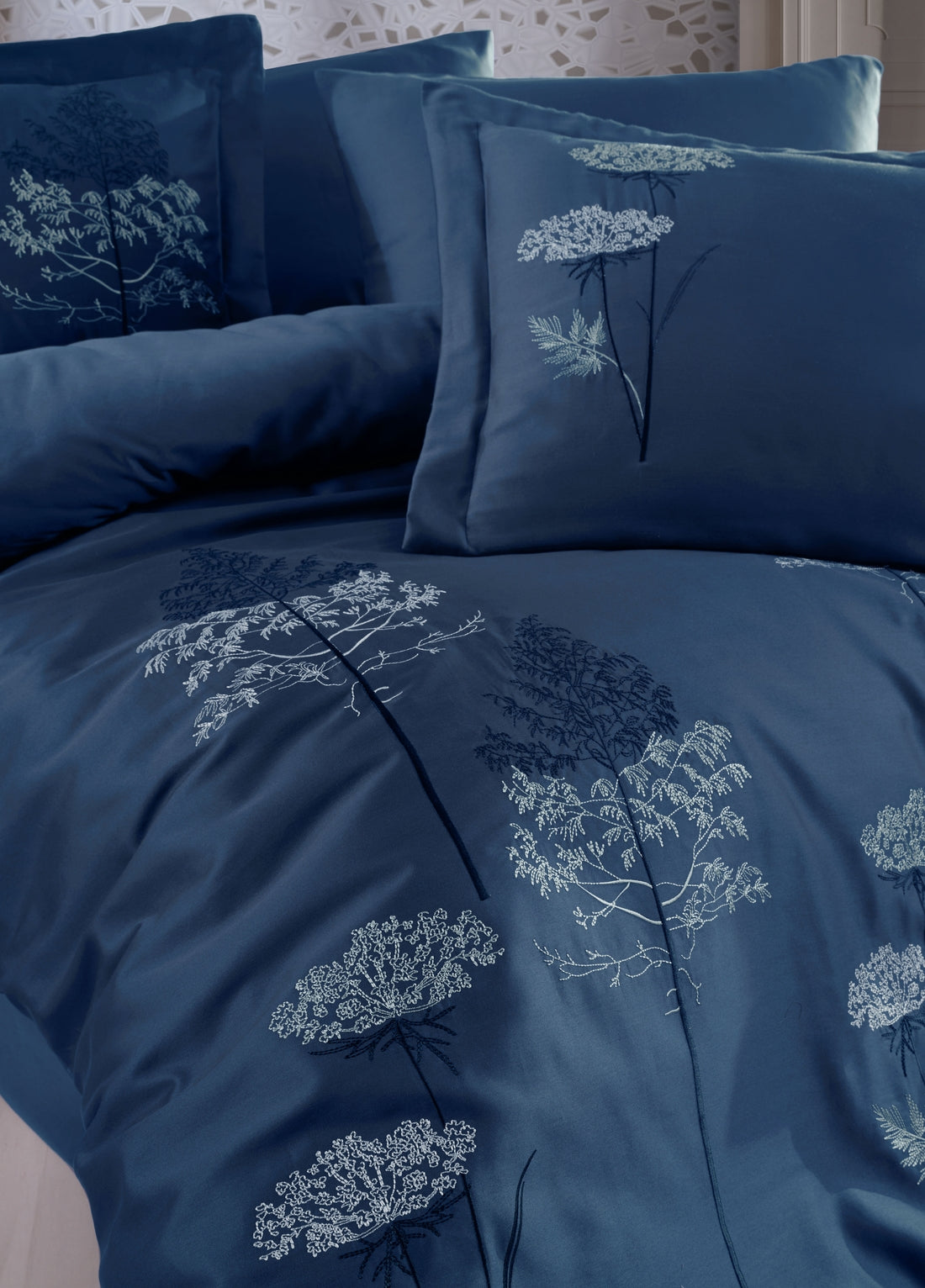 Zümra Nakışlı Pamuk Saten Nevresim Takımı - Lacivert