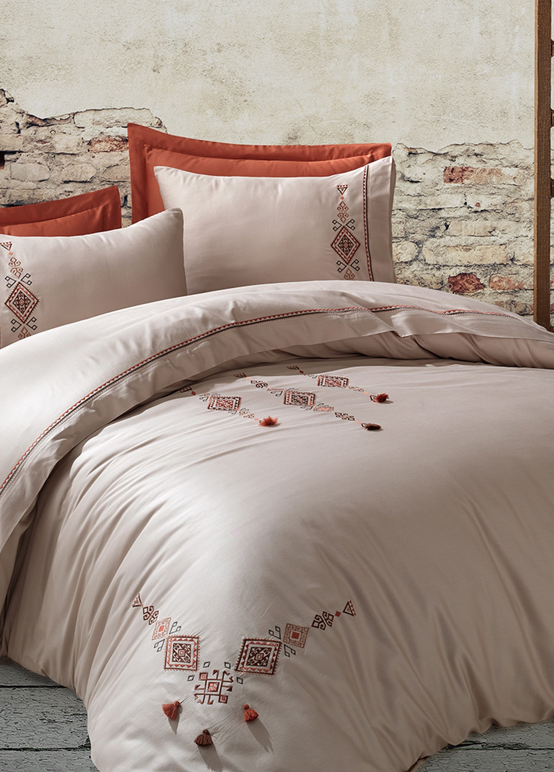 Tilbe Nakışlı & Püsküllü Pamuk Saten Nevresim Takımı - Bej
