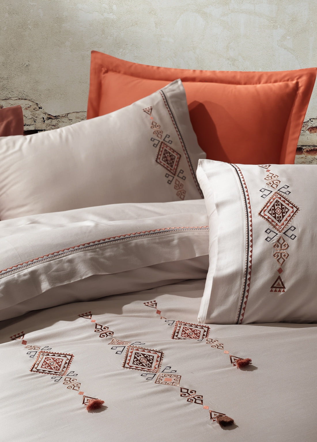 Tilbe Nakışlı & Püsküllü Pamuk Saten Nevresim Takımı - Bej