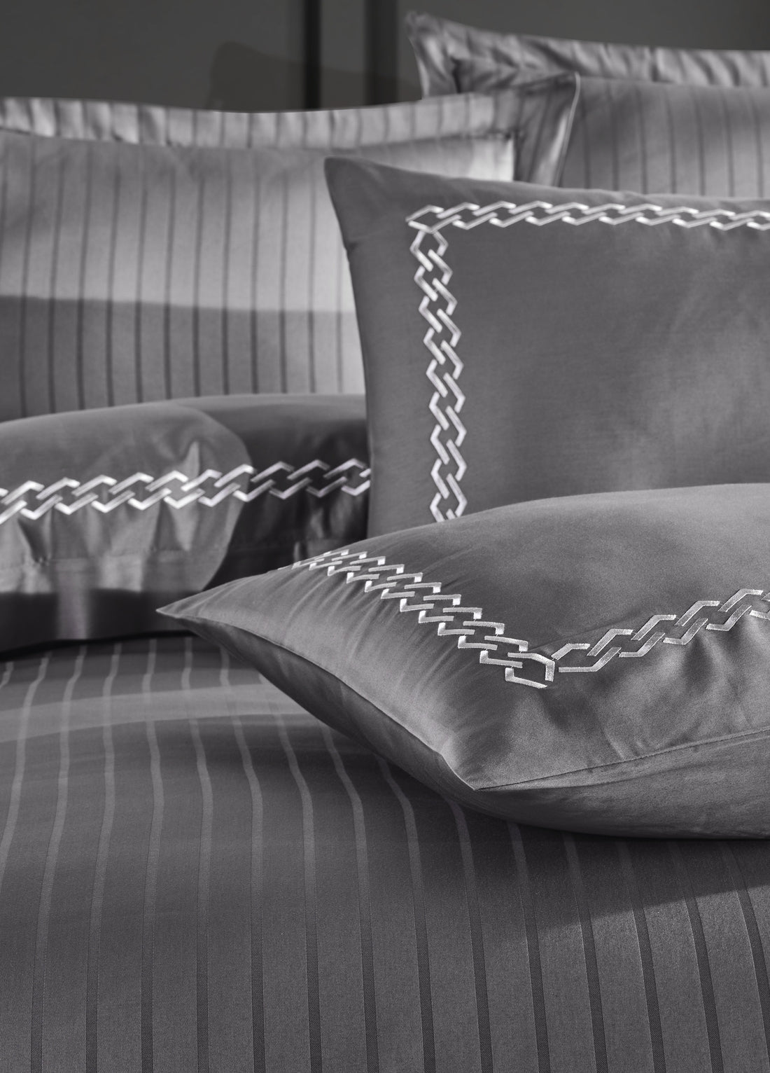 Двойной комплект пододеяльников Nuans из хлопкового атласа - серый