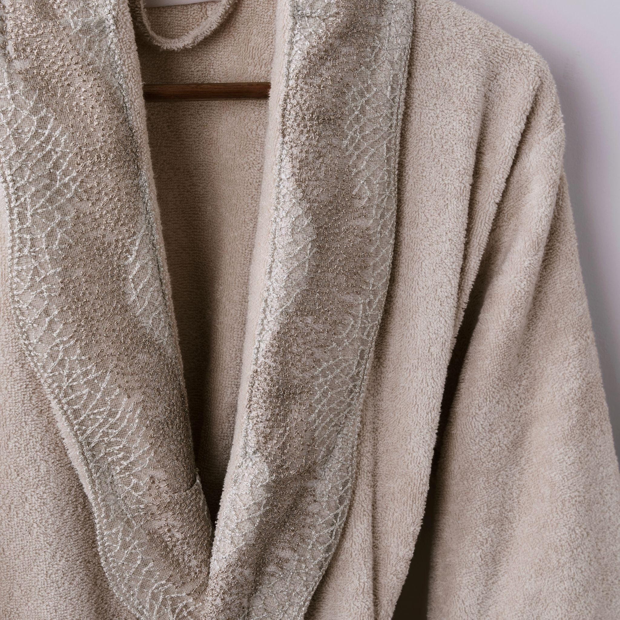 Pare Tek Kadın Pamuk Güpürlü Bornoz - Bej