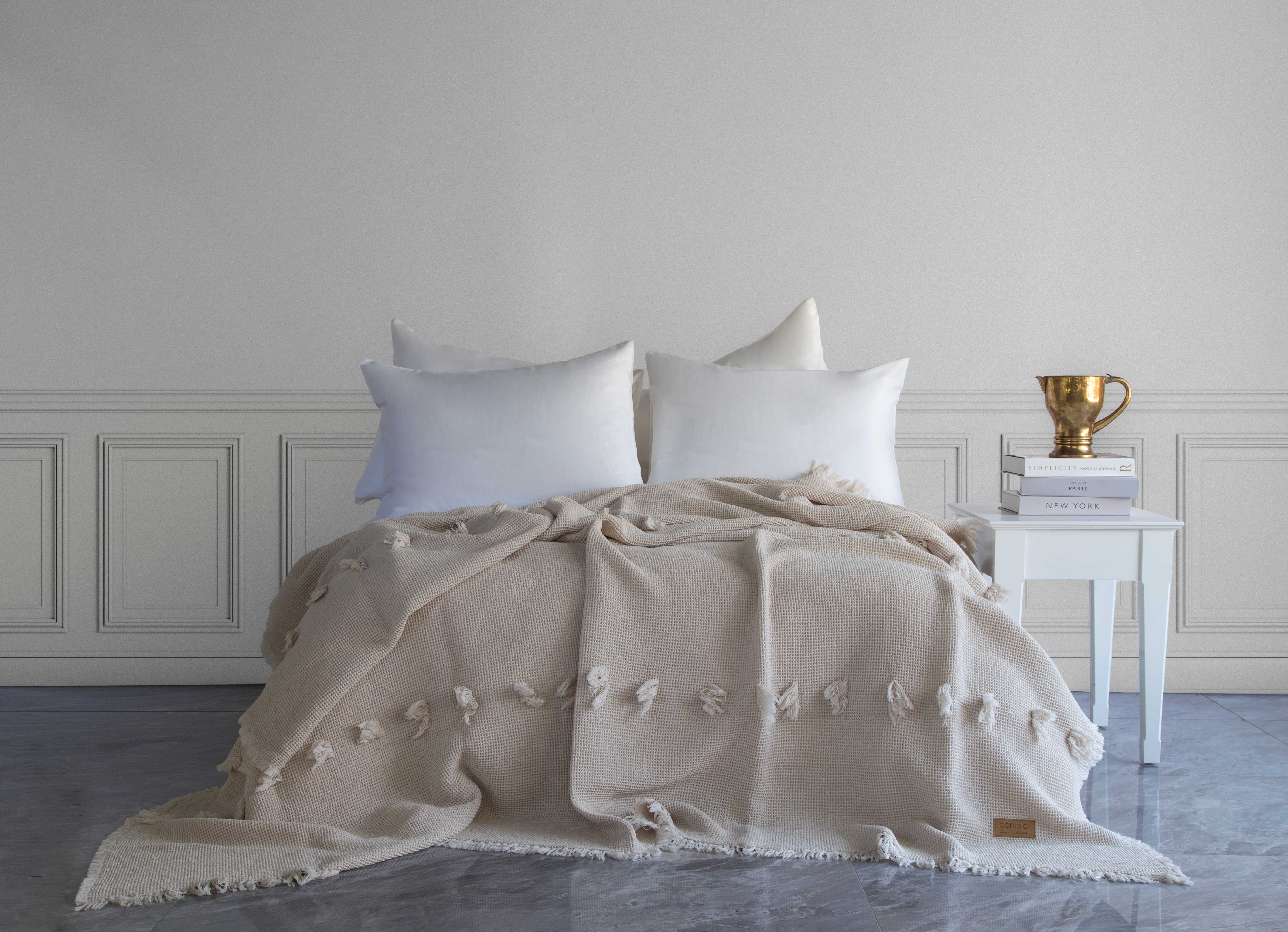 Plume Ponponlu Yatak Örtüsü- Taş