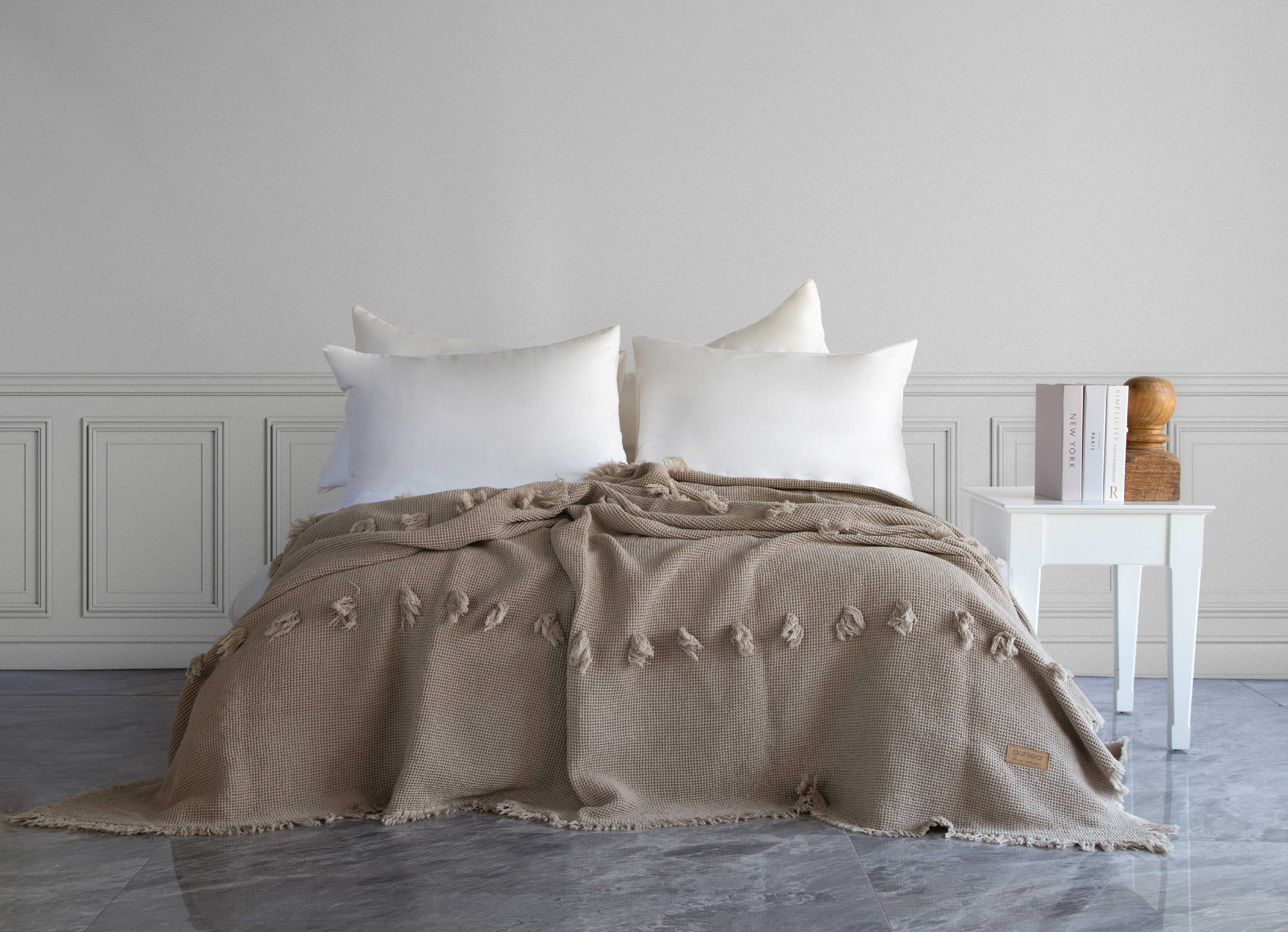 PlumePonponlu Yatak Örtüsü - Koyu Bej