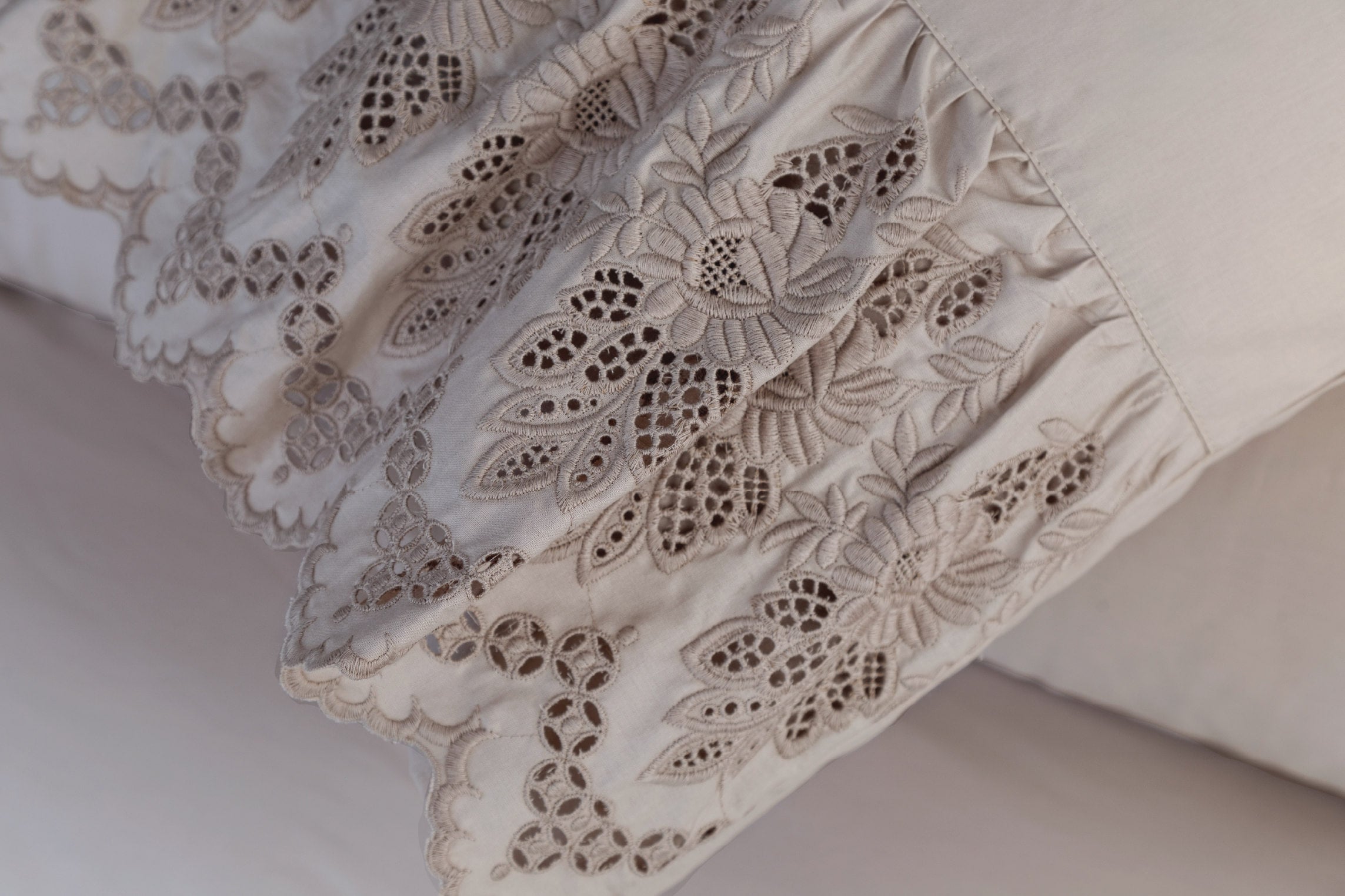 Romantica Poplin Kumaş Güpürlü Nevresim Takımı - Bej