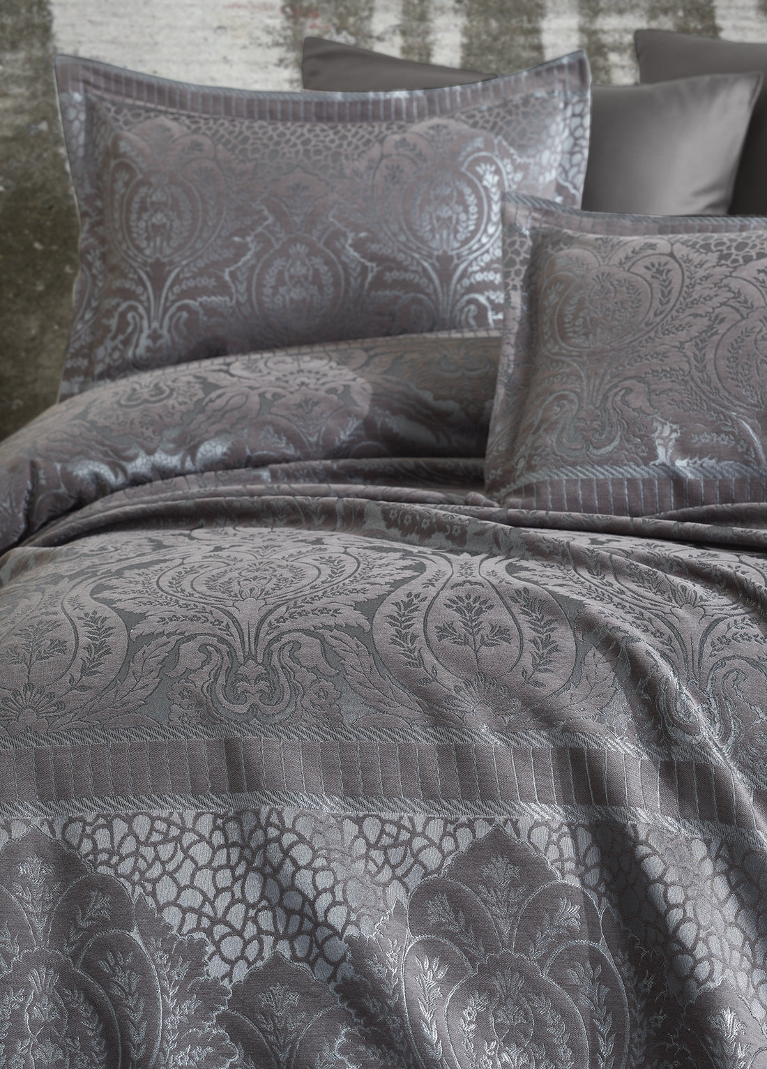 Двуспальное покрывало из синели Hazel - антрацит