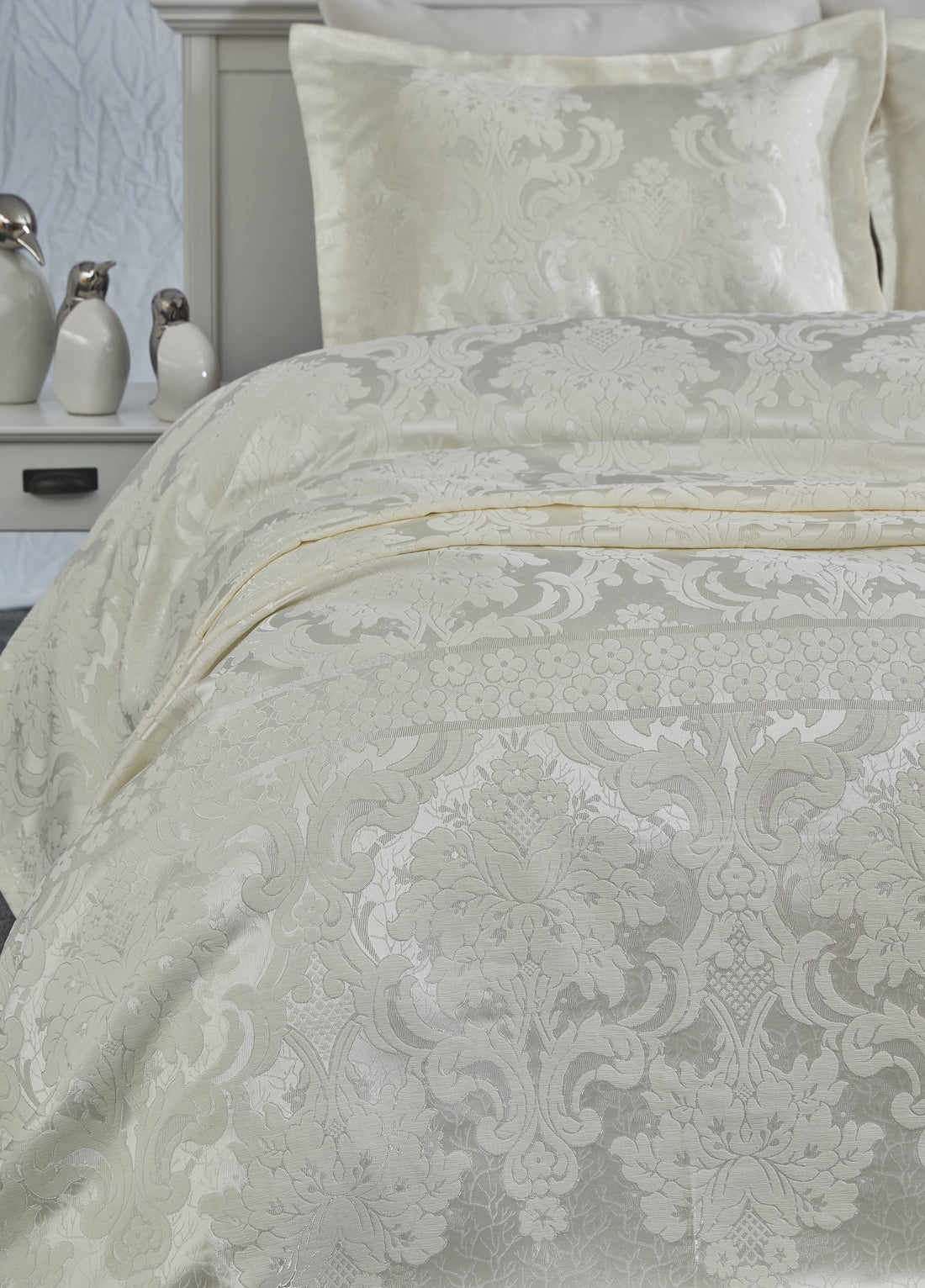 Жаккардовое покрывало Armada Chenille - Кремовый