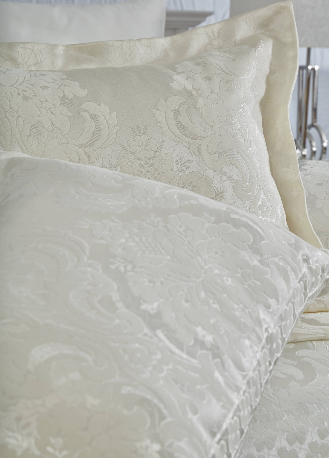 Жаккардовое покрывало Armada Chenille - Кремовый