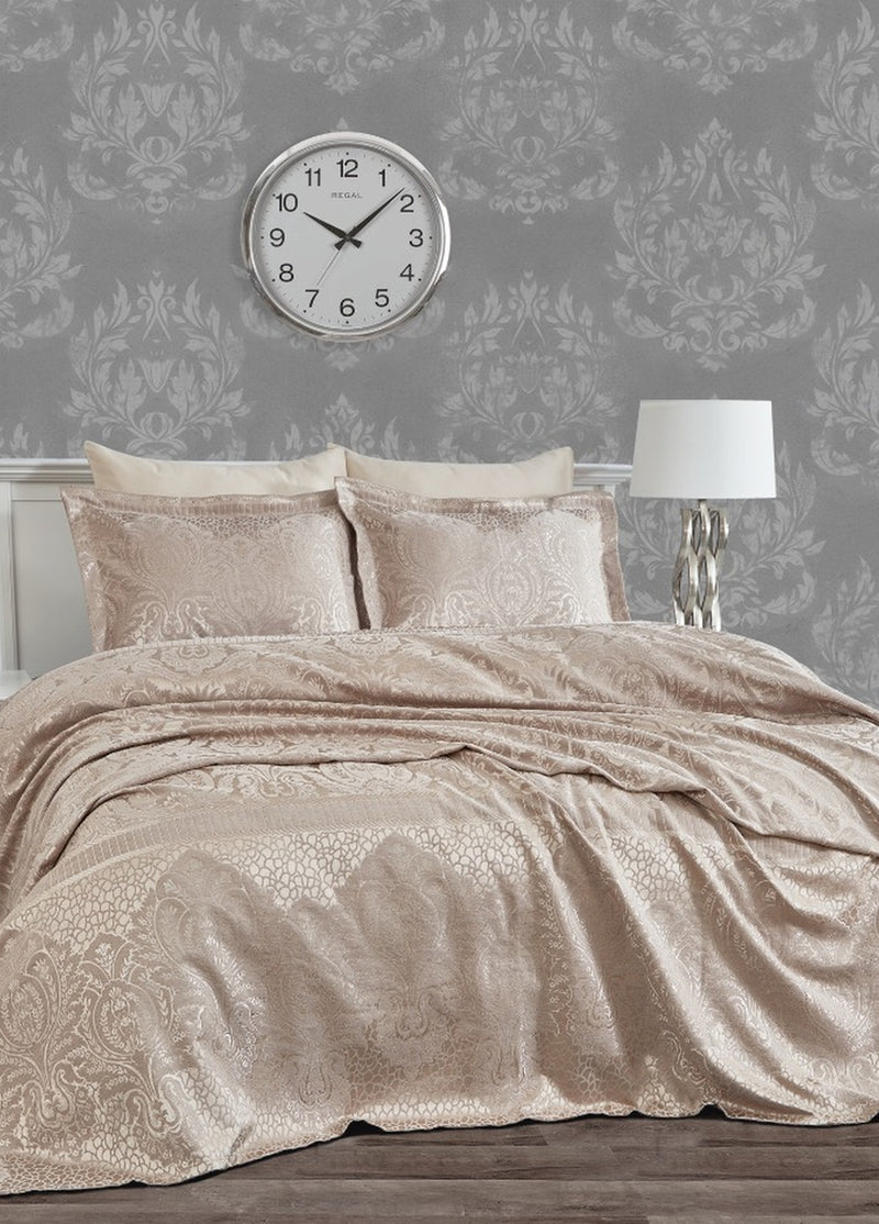 Жаккардовое покрывало Hazel Chenille - Норка